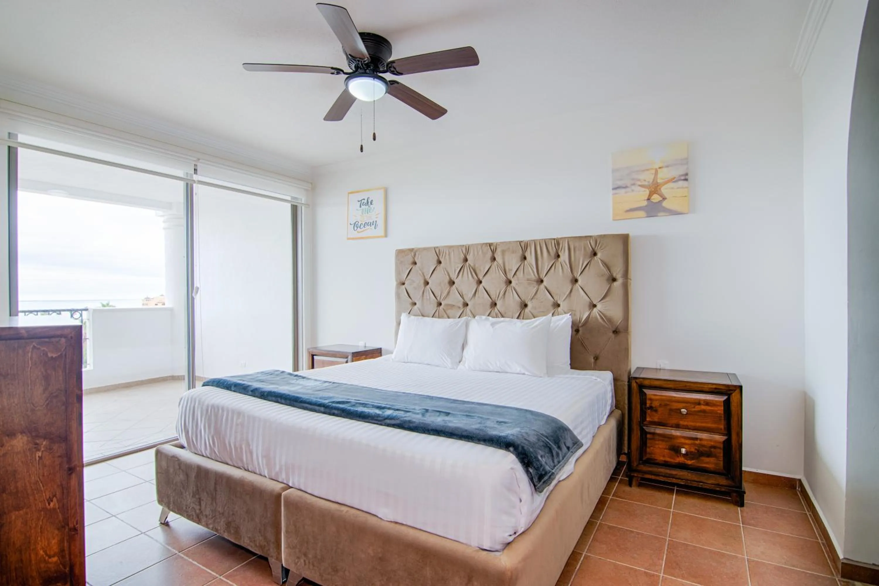 Bed in Casa Blanca Golf Villas