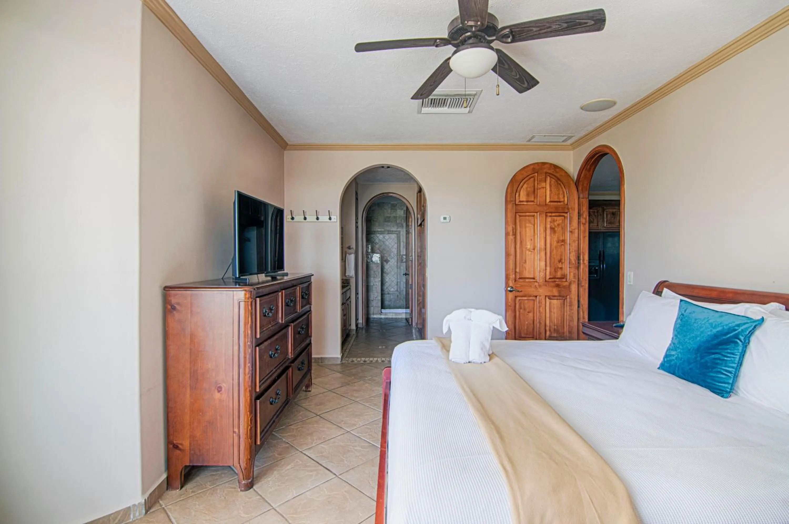 Bed in Casa Blanca Golf Villas
