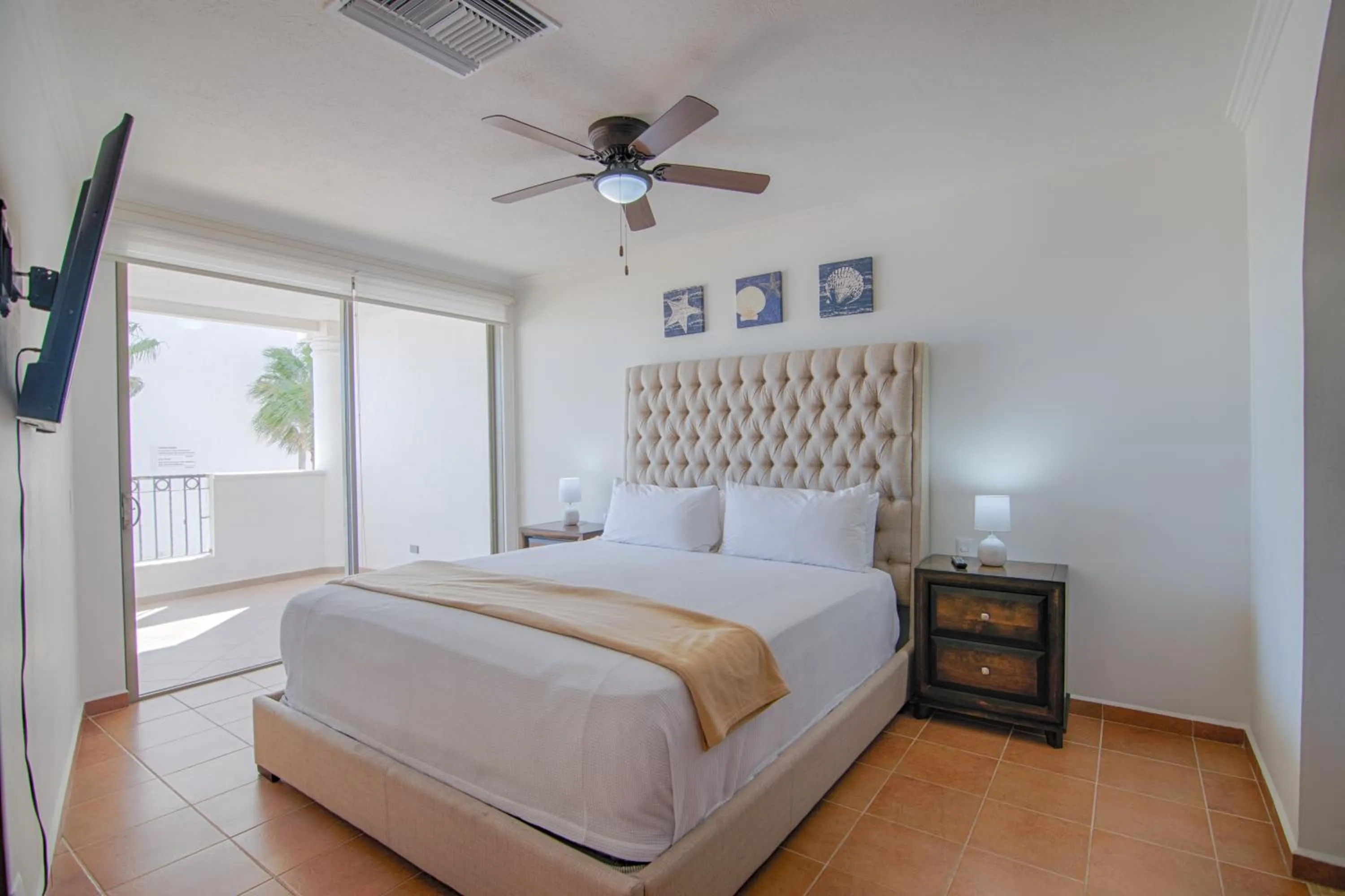 Bed in Casa Blanca Golf Villas