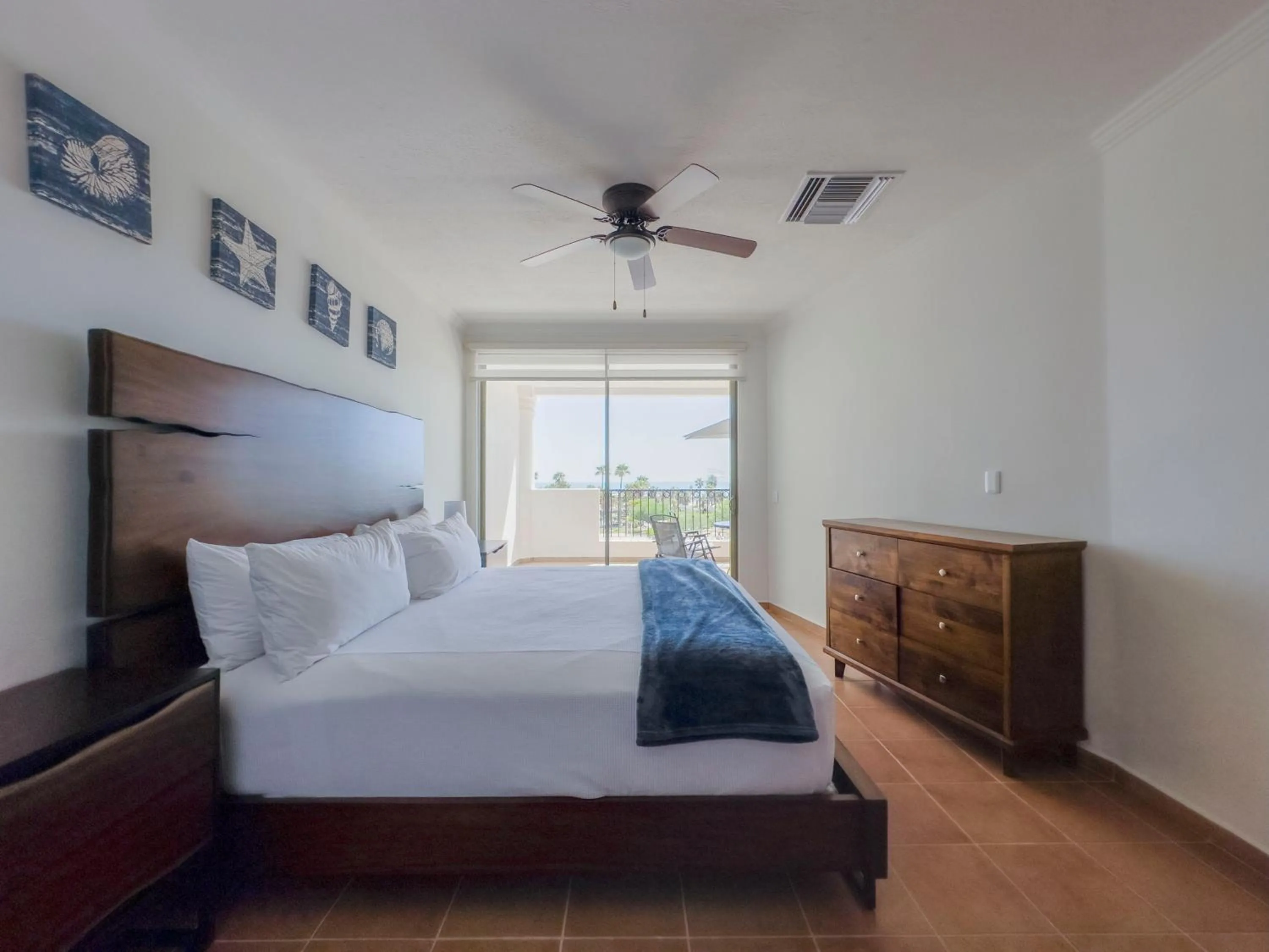 Bed in Casa Blanca Golf Villas