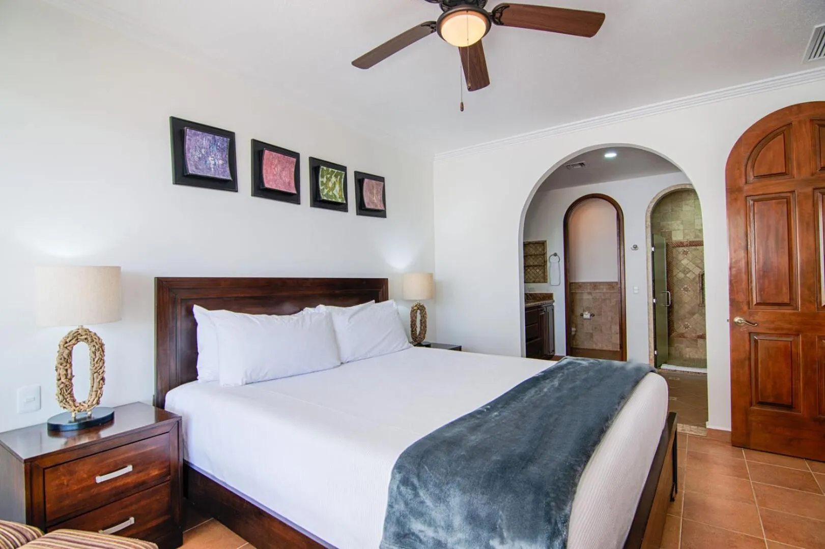 Bed in Casa Blanca Golf Villas