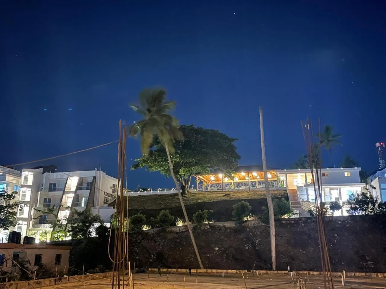 Property building in Samaná Suites Hotel by Habita