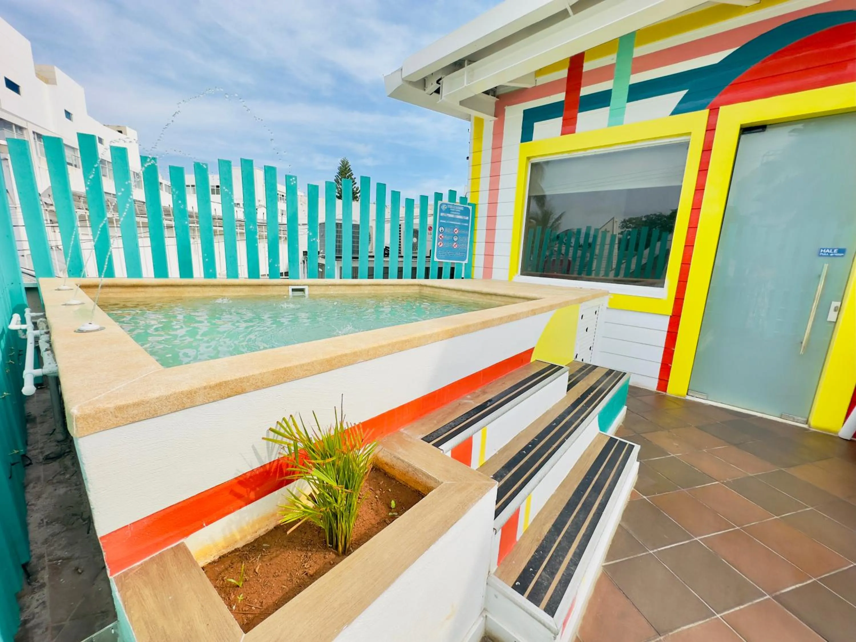 Hot Tub in Hotel Nomadic Design