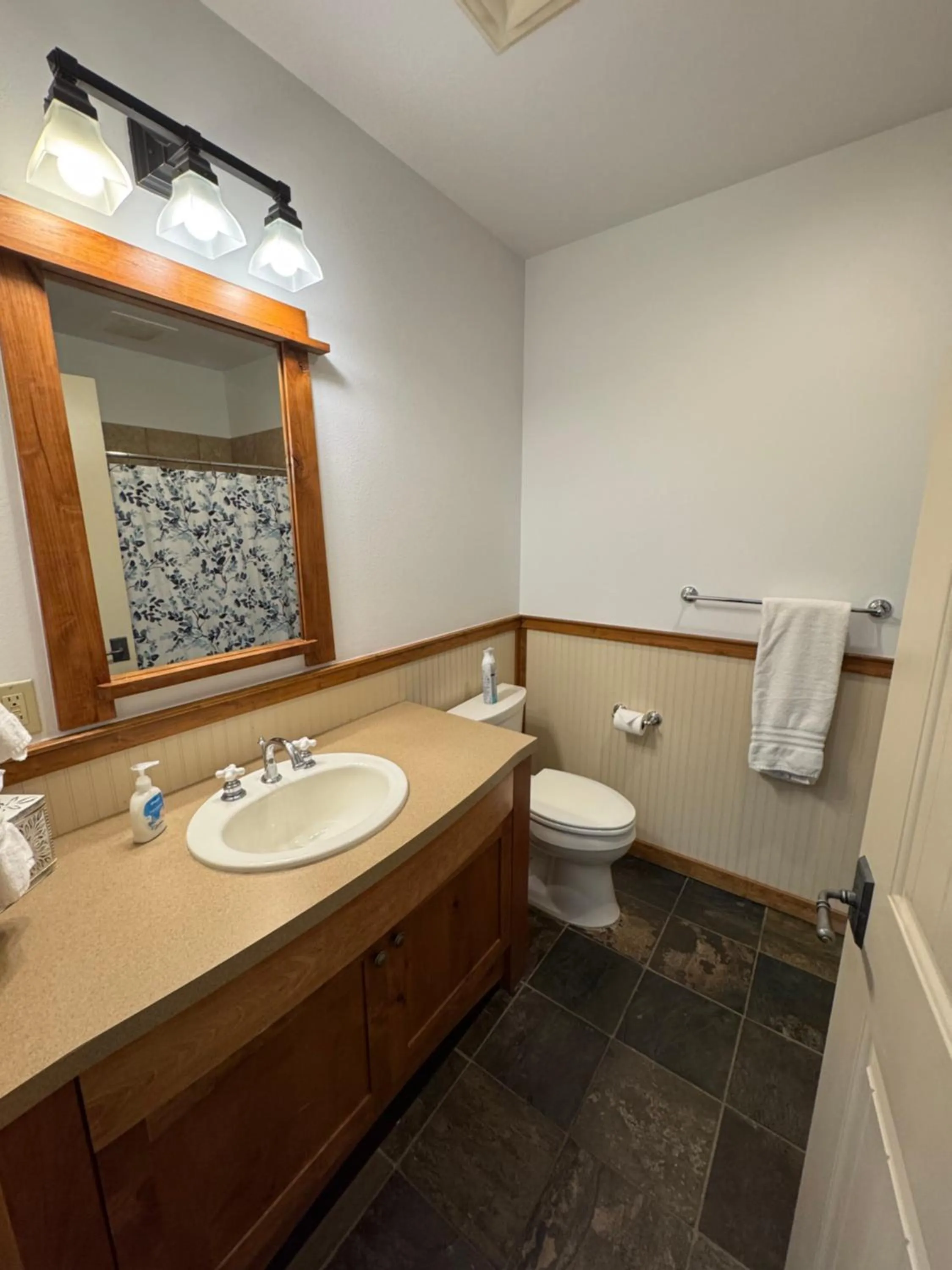 Bathroom in Morning Star Lodge - Hosted by Linda