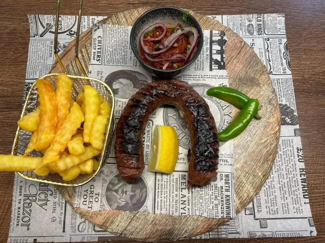 Restaurant/places to eat in Hotel Annis M&P