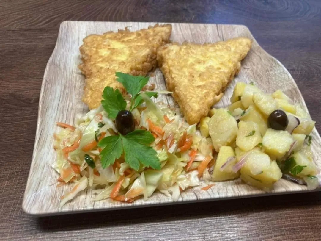 Restaurant/places to eat in Hotel Annis M&P