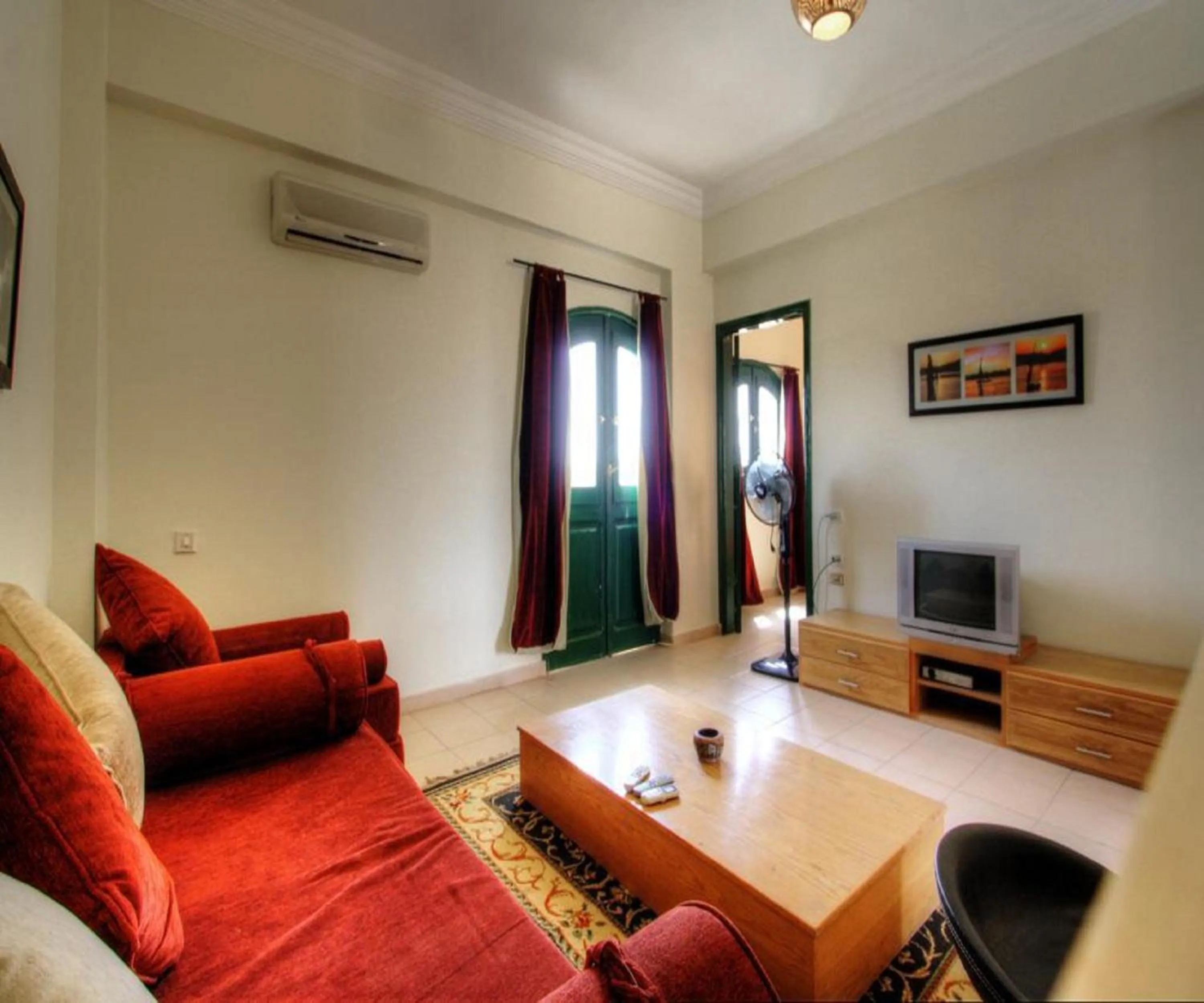 Communal lounge/ TV room in L'Oasis de Safaga Hotel