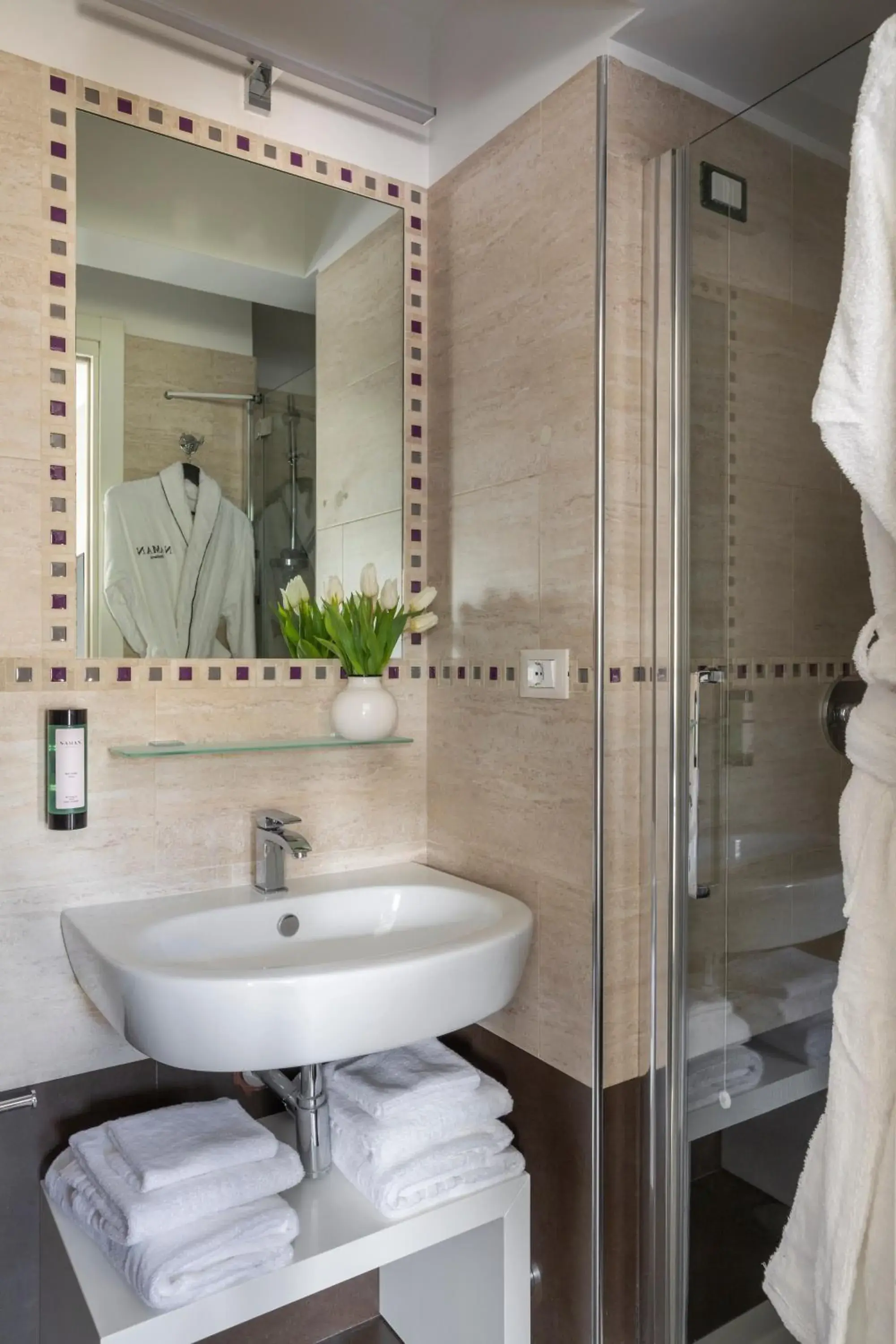 Deluxe Double Room with Balcony in NAMAN HOTELLERIE - Spagna Deluxe Double Room with Balcony in NAMAN HOTELLERIE - Spagna