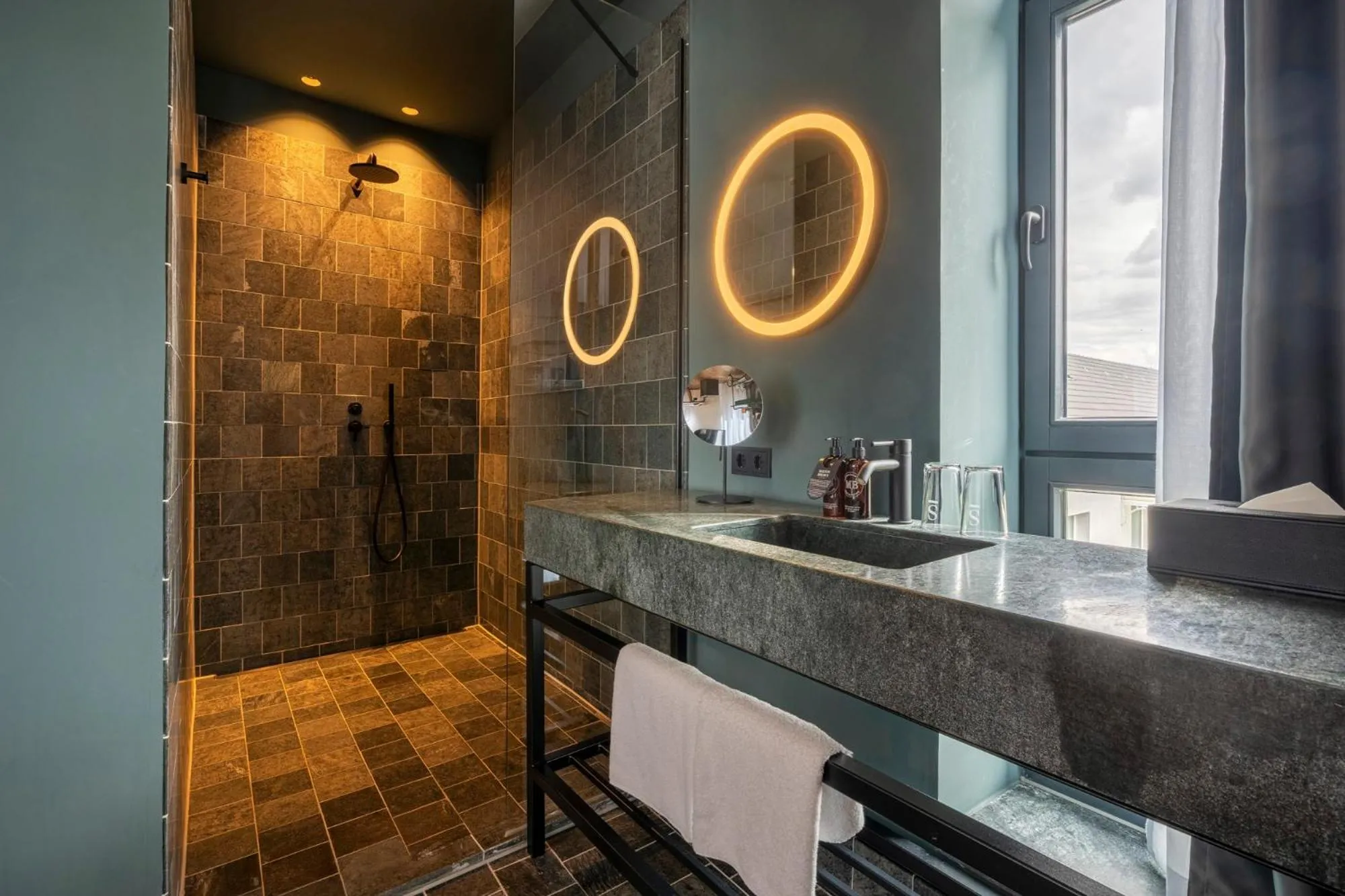 Shower in sly Berlin