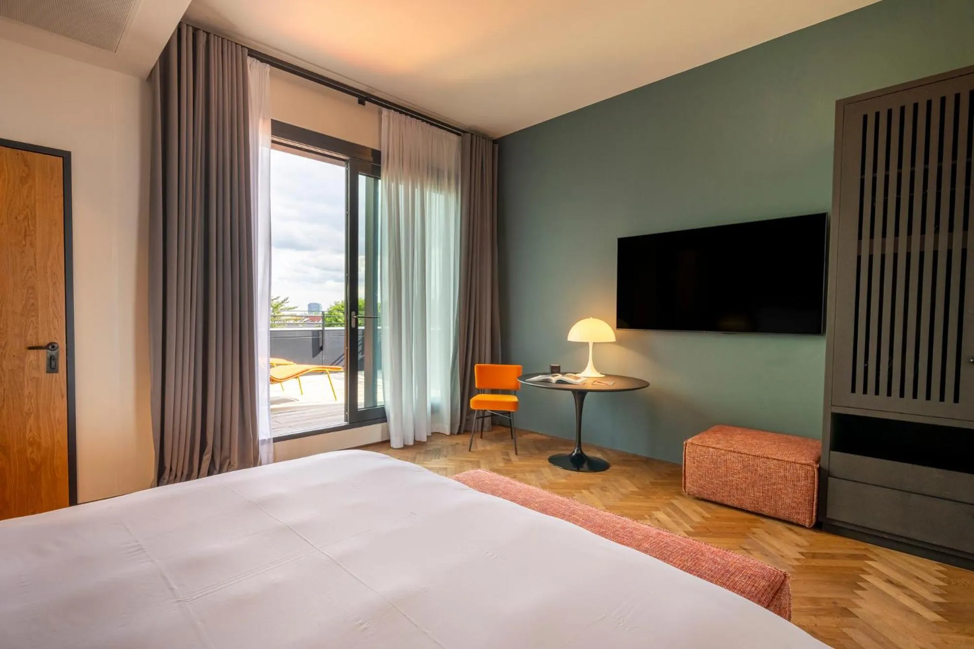 Photo of the whole room, Bed in sly Berlin