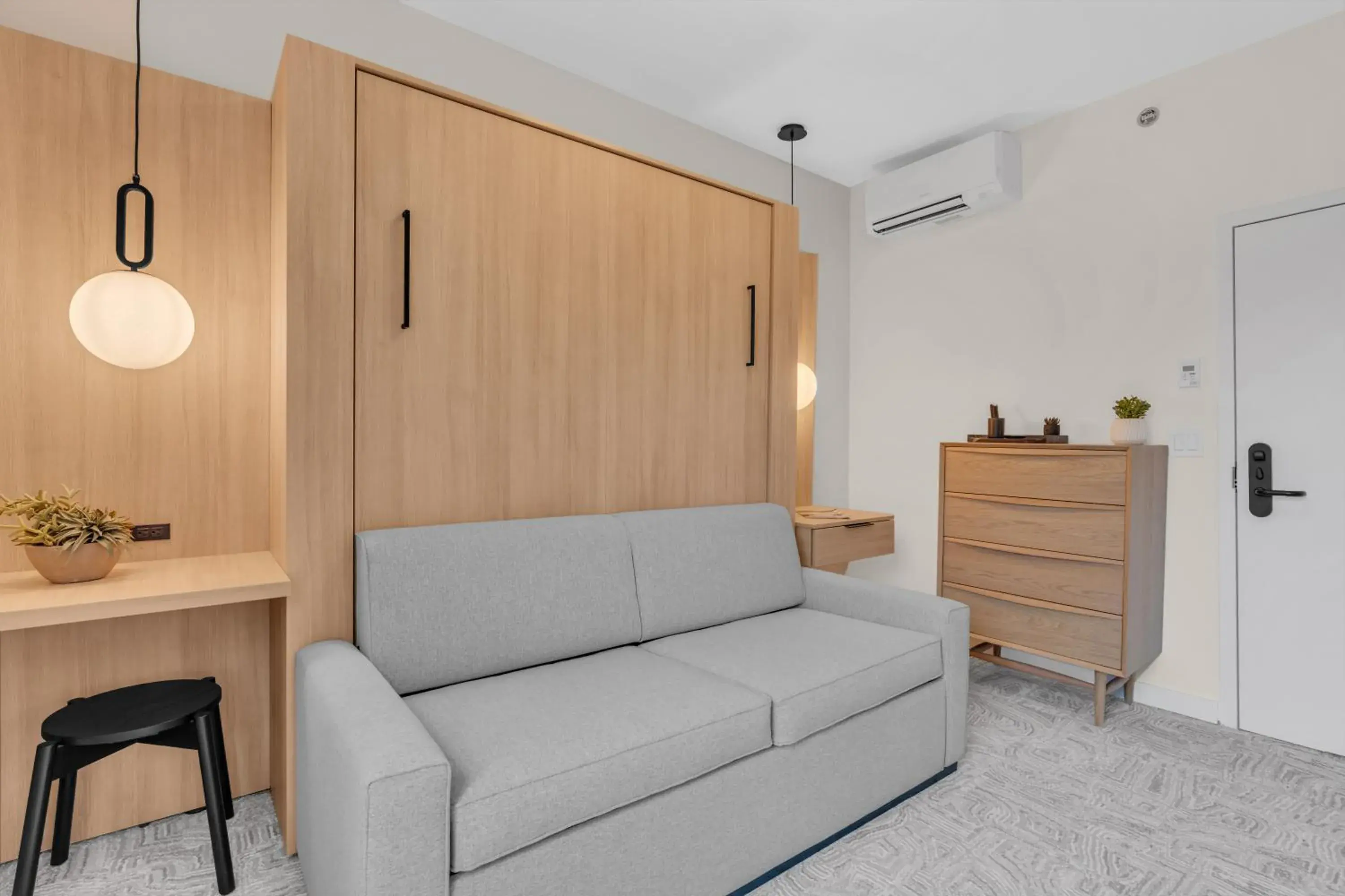 Queen Room with Shared Bathroom in The St Laurent Guest Rooms Queen Room with Shared Bathroom in The St Laurent Guest Rooms