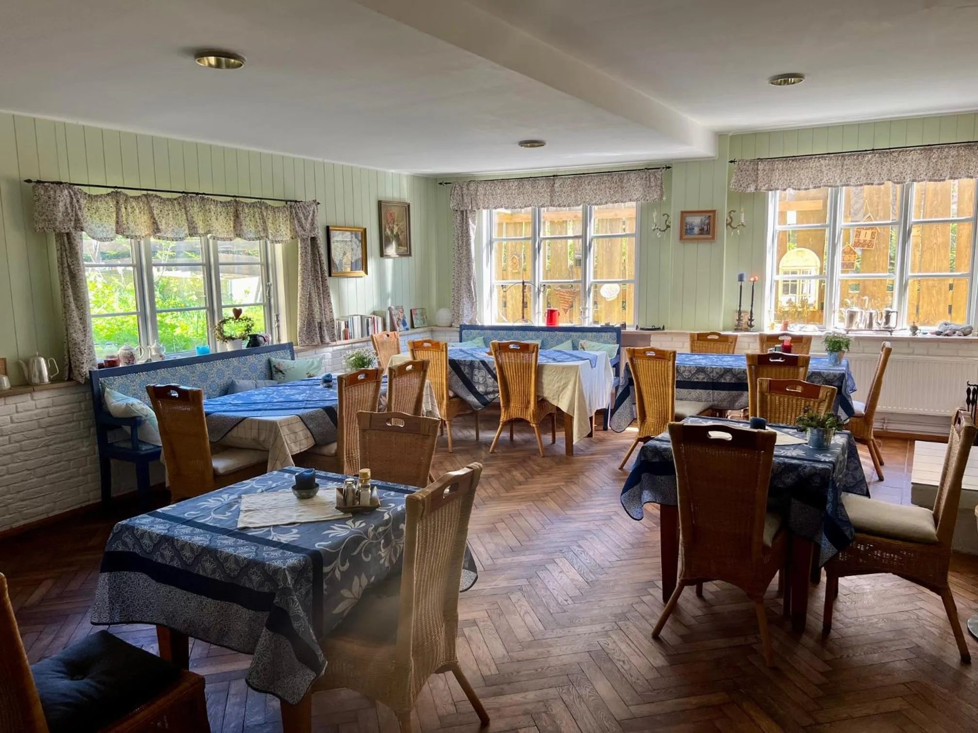 Restaurant/places to eat in Lindenhof ChezArtistes