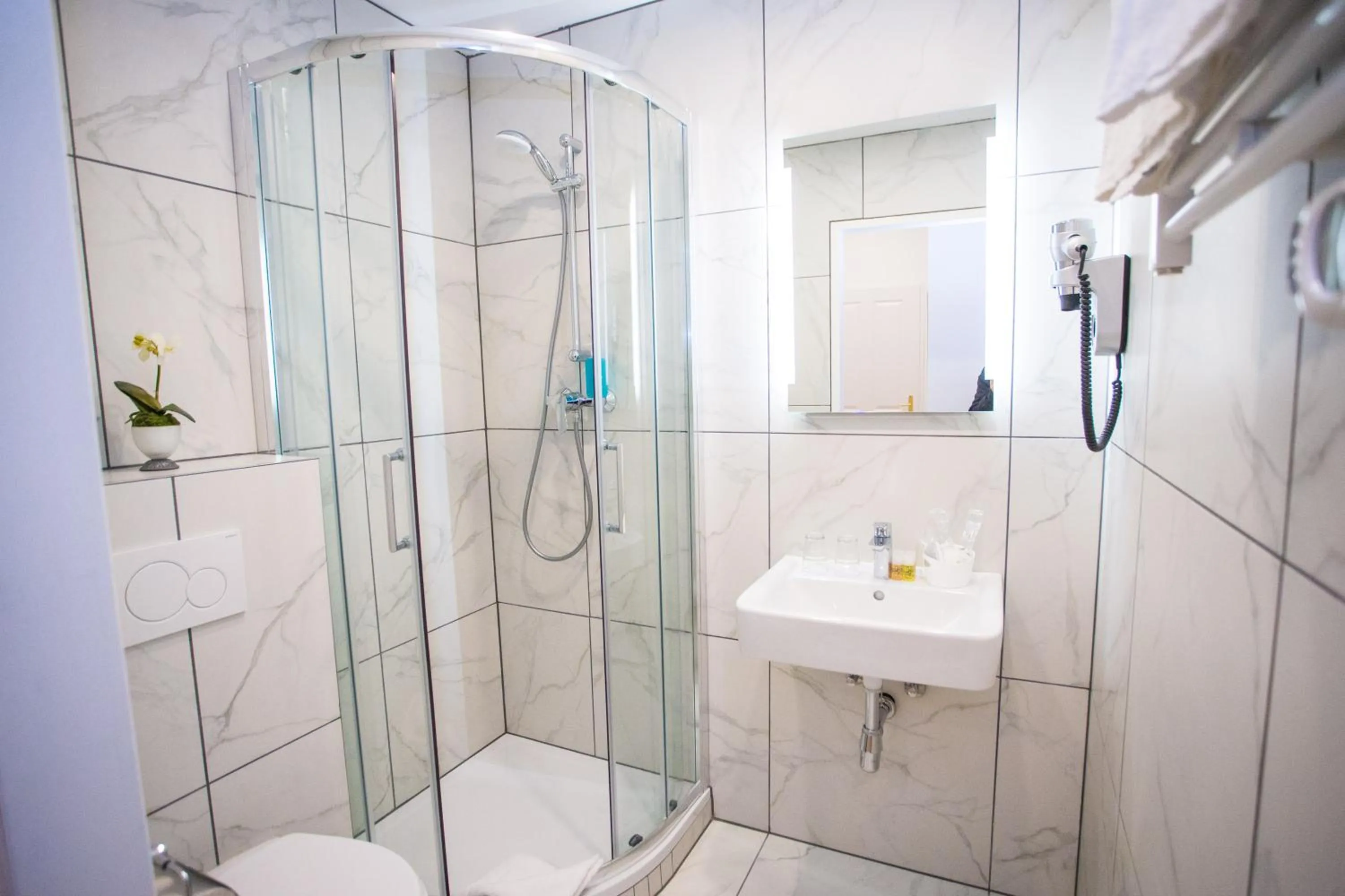 Shower in Pension Central I Self Check In