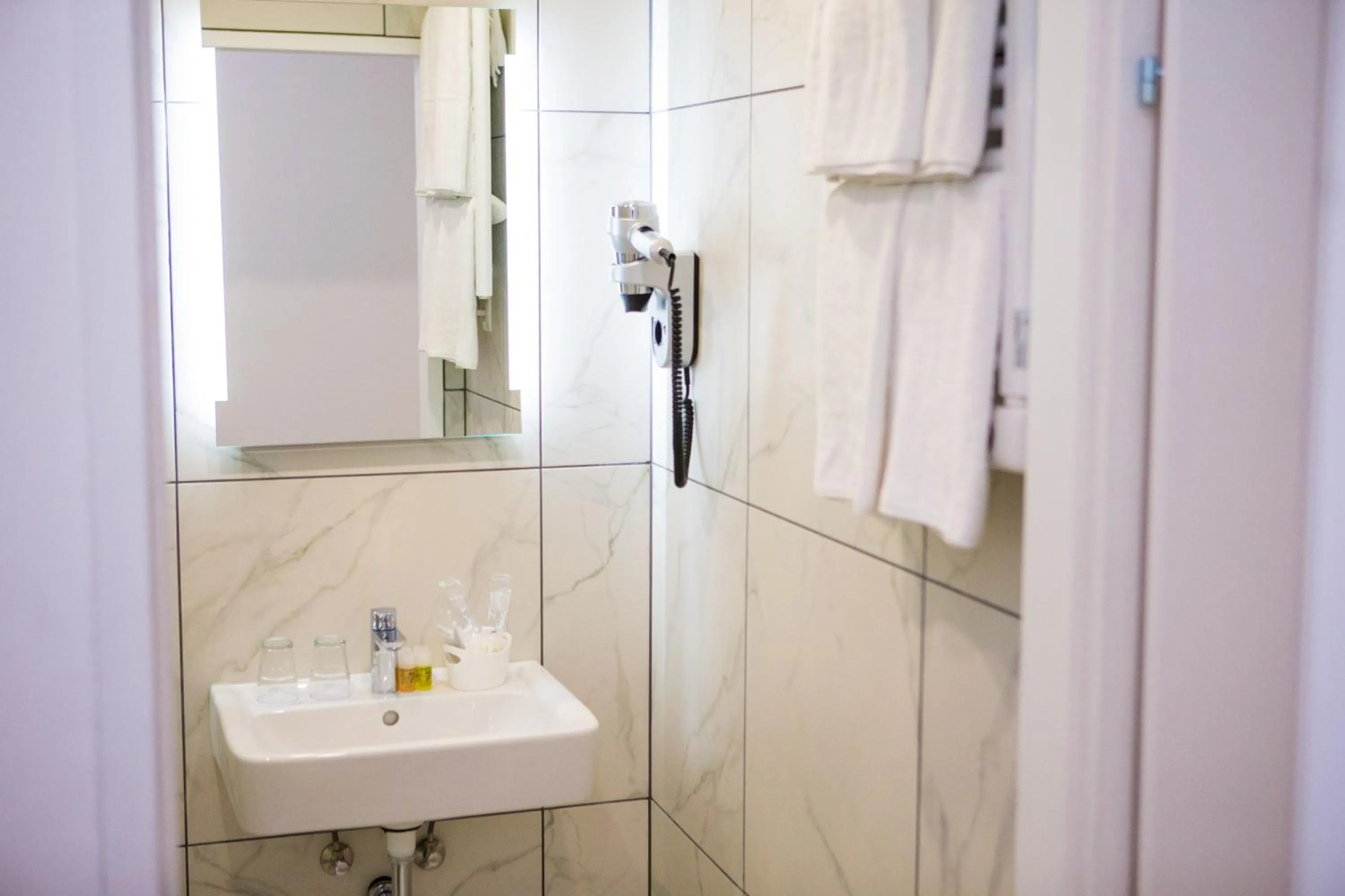 Shower in Pension Central I Self Check In