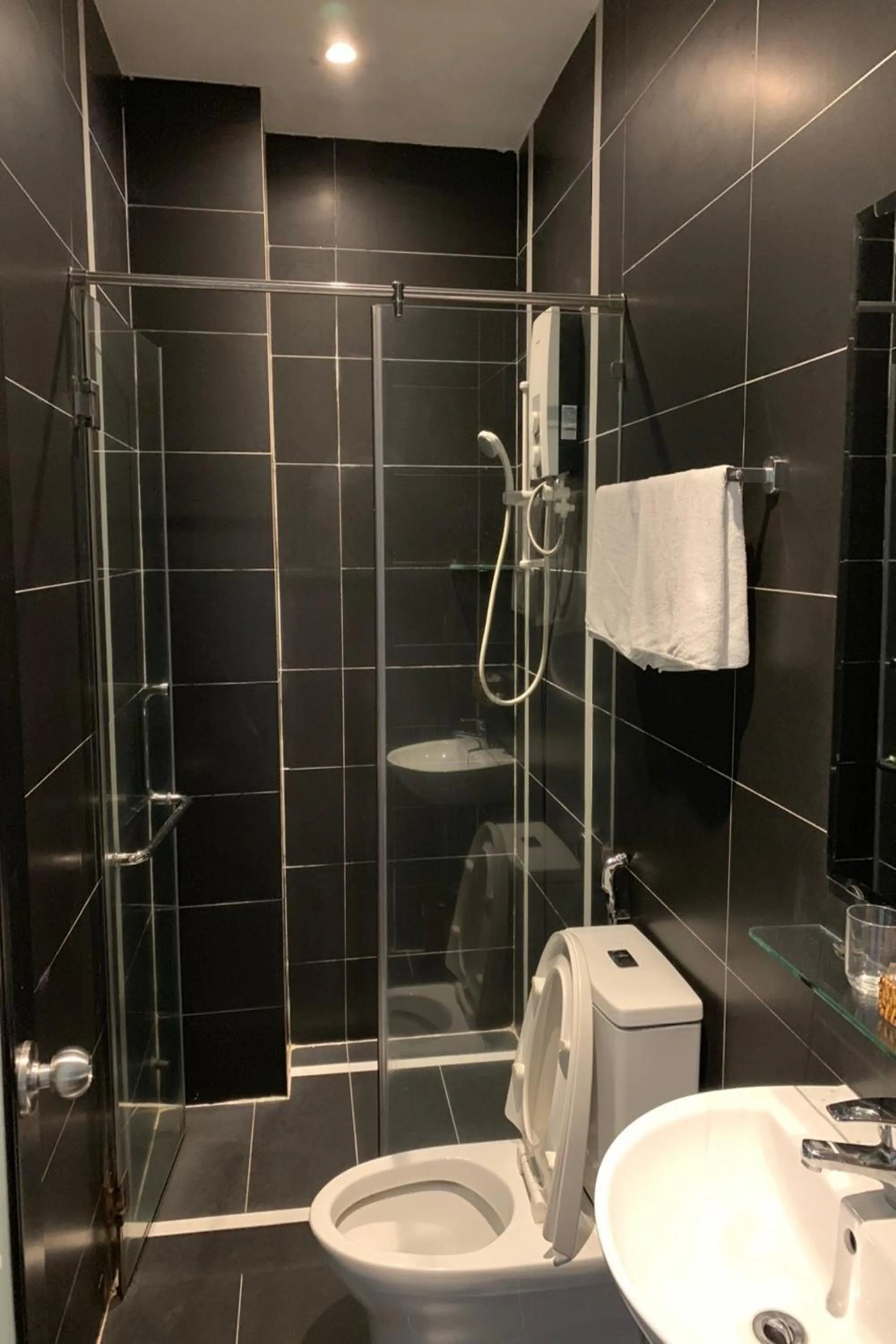 Shower in Gia Huyen Hotel