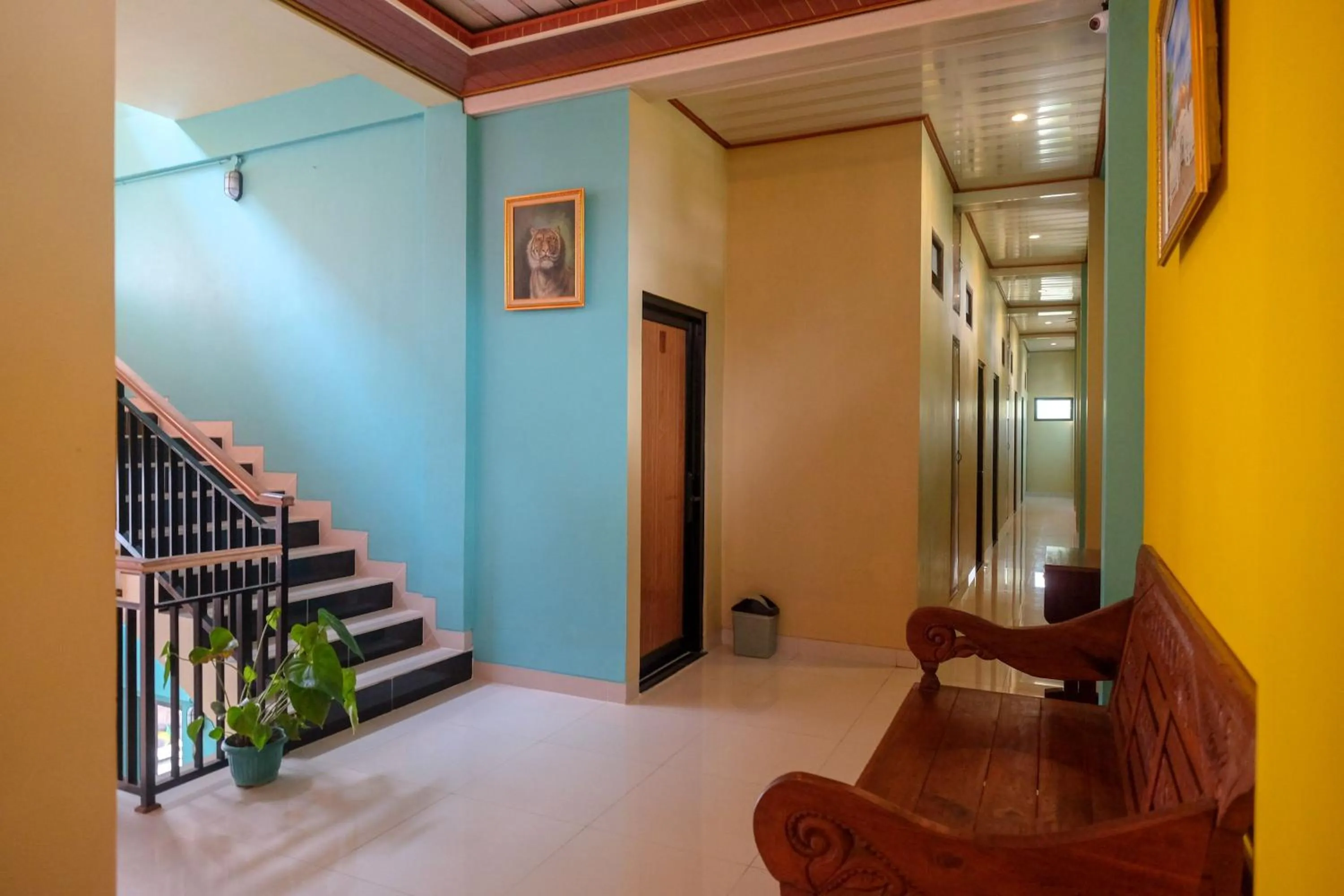 Living room in Sans Hotel Kumbang Yogyakarta by RedDoorz