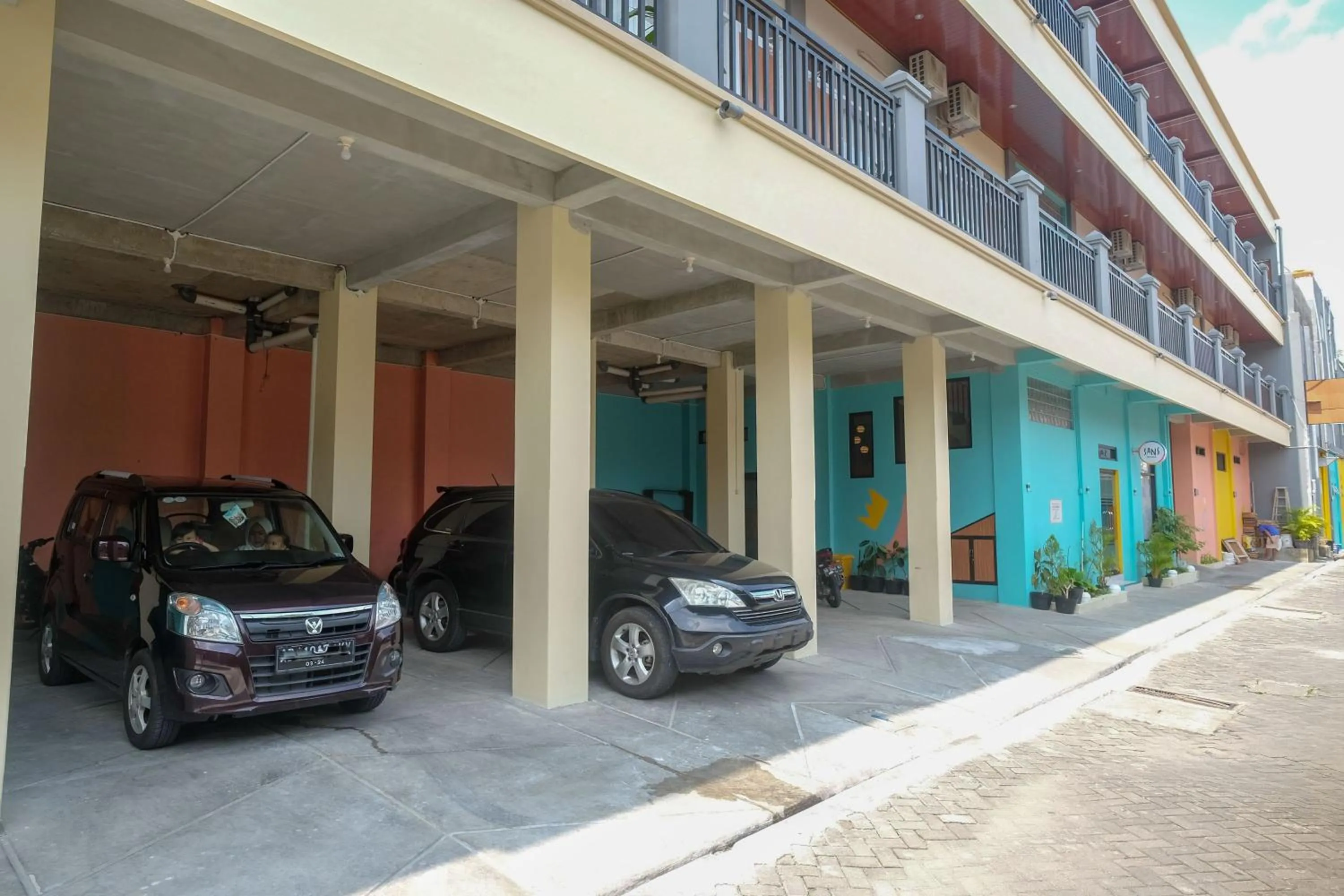 Property building in Sans Hotel Kumbang Yogyakarta by RedDoorz