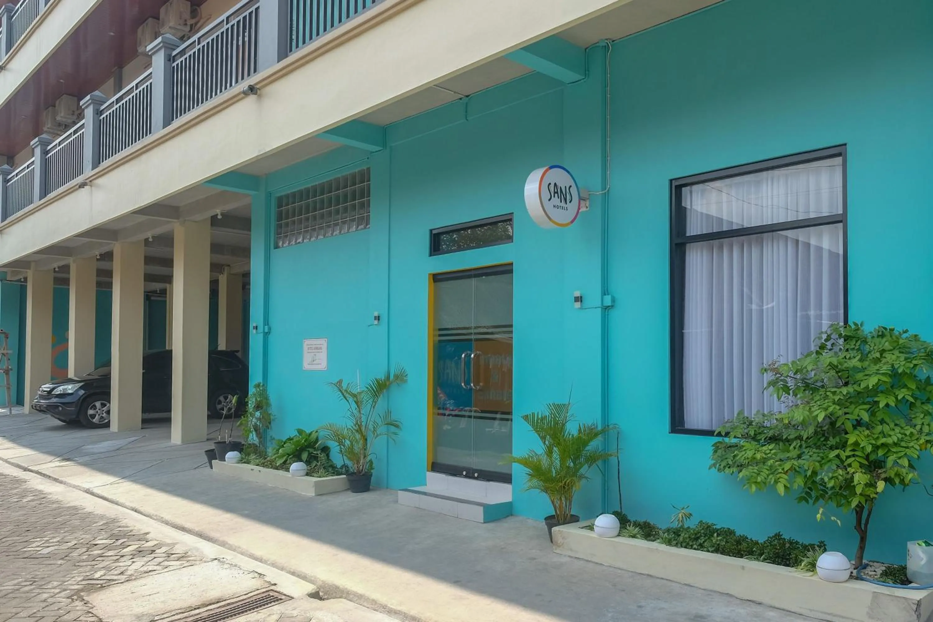 Property building in Sans Hotel Kumbang Yogyakarta by RedDoorz