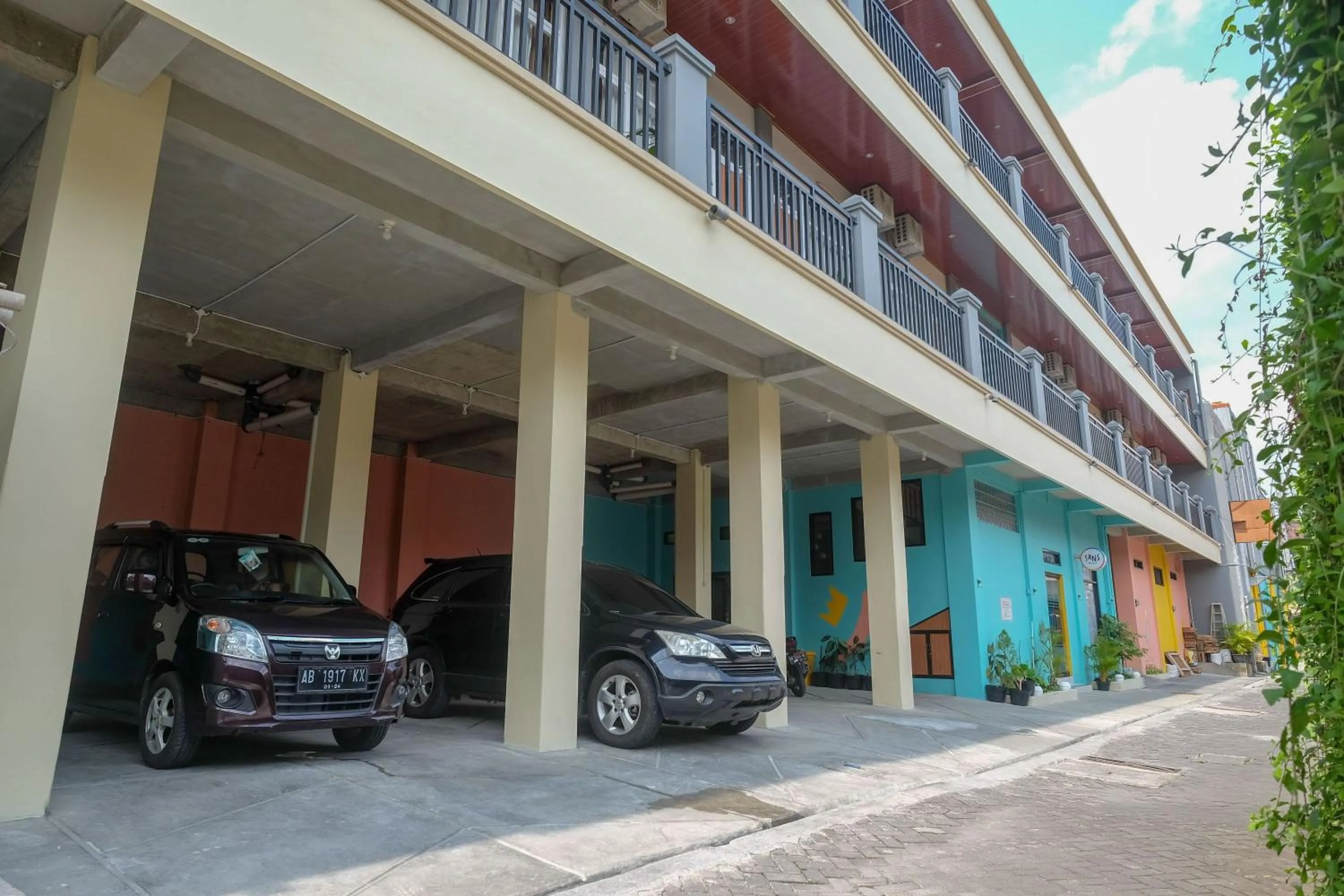 Property building in Sans Hotel Kumbang Yogyakarta by RedDoorz