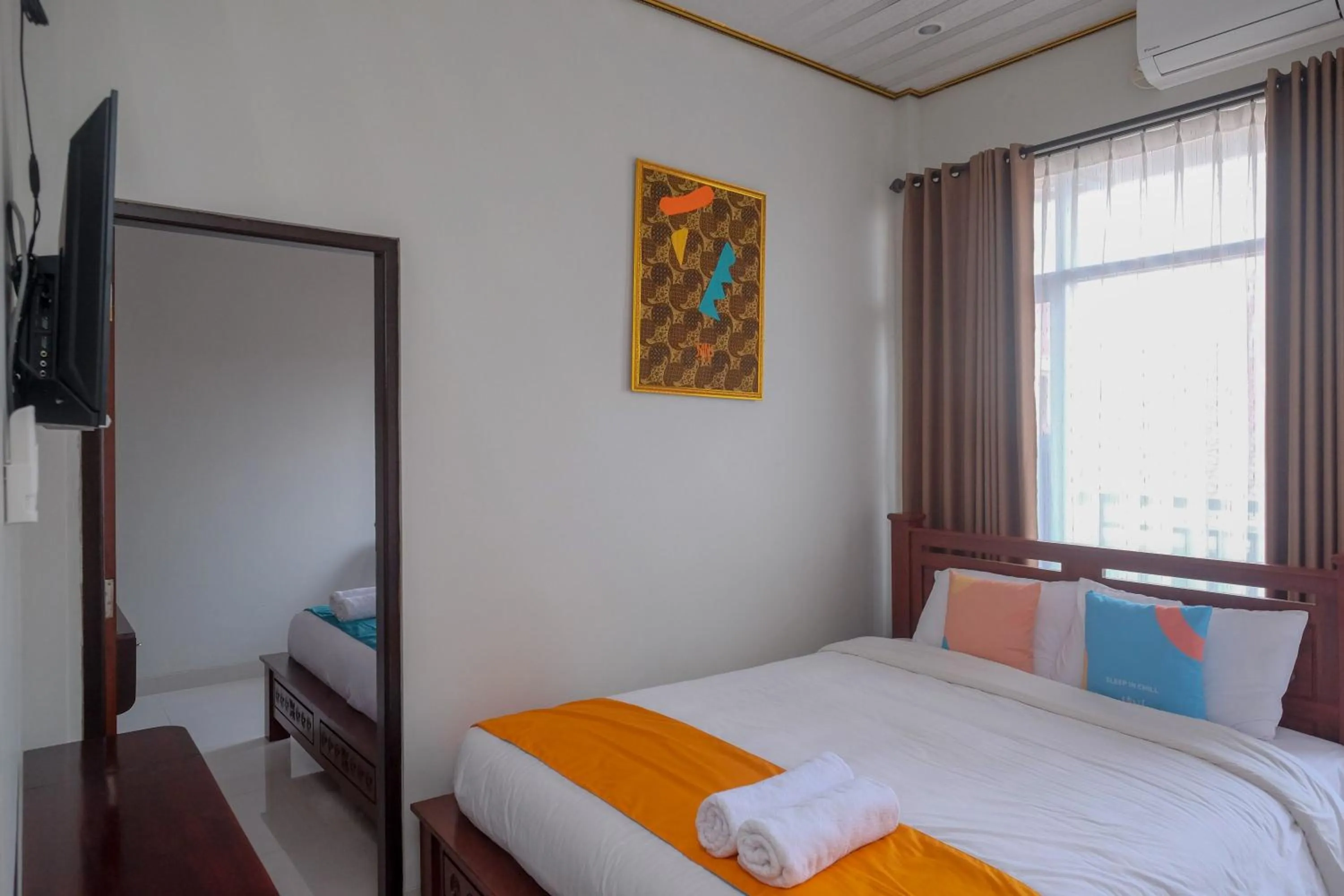 Bedroom, Bed in Sans Hotel Kumbang Yogyakarta by RedDoorz