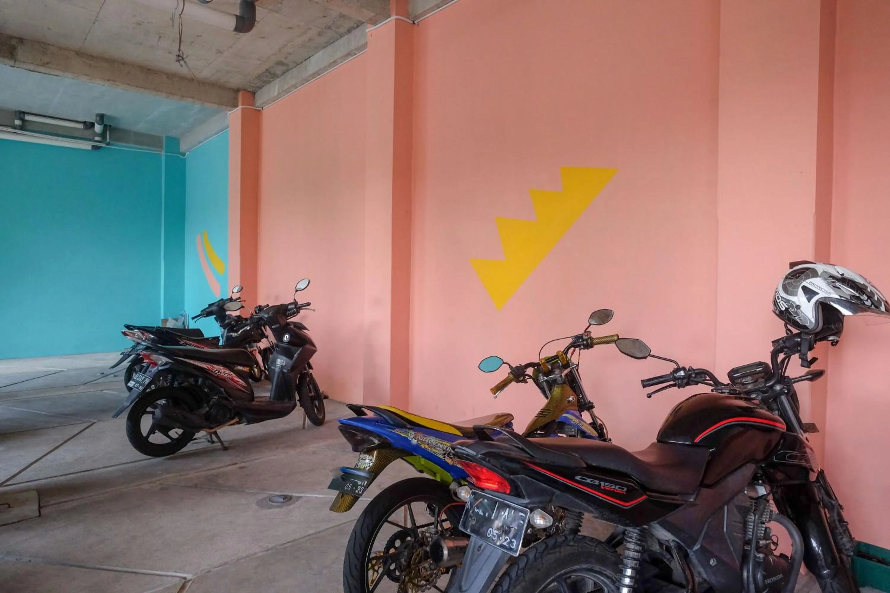 Parking in Sans Hotel Kumbang Yogyakarta by RedDoorz