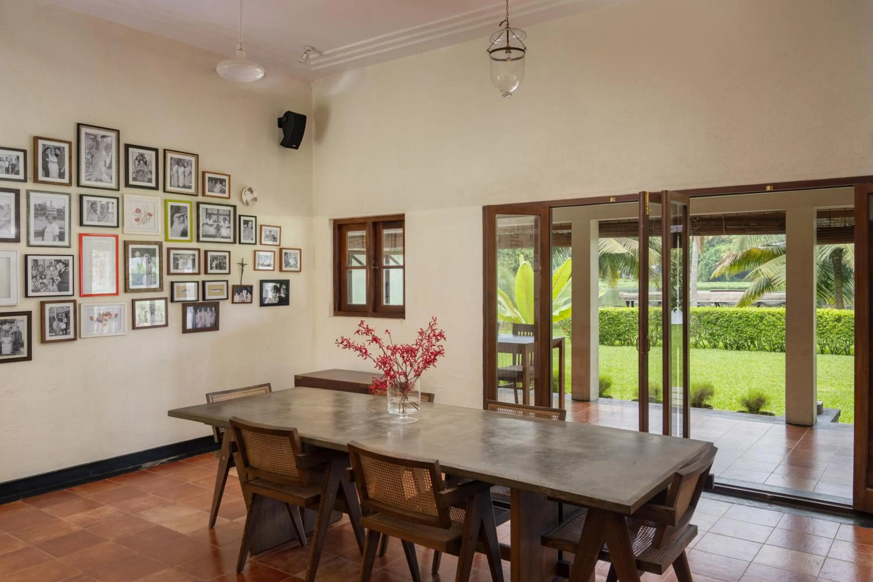 Dining area in Baymaas LakeHouse