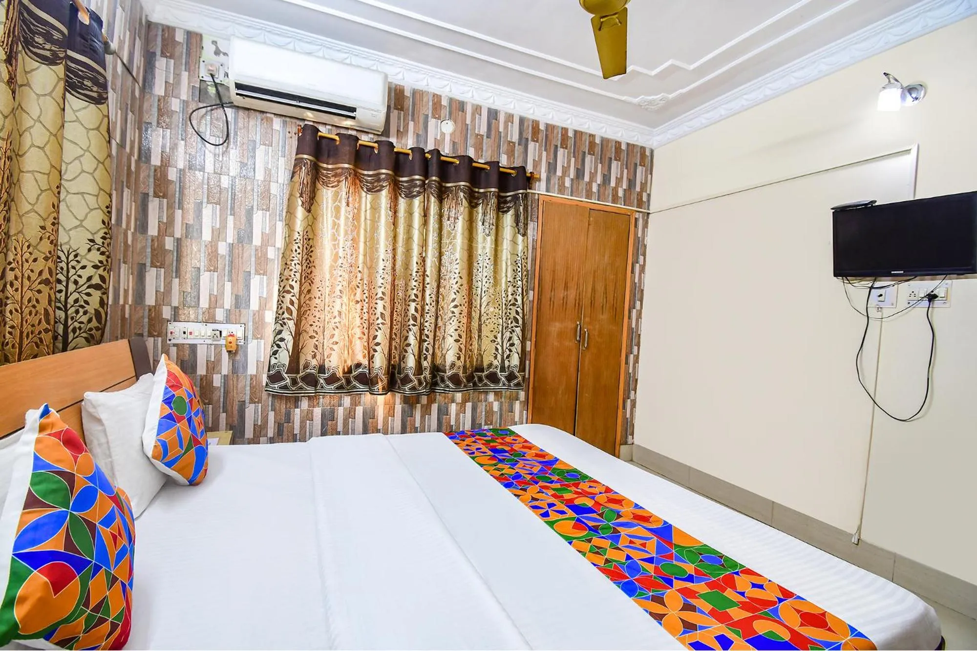 Bed in FabHotel Heritage Inn