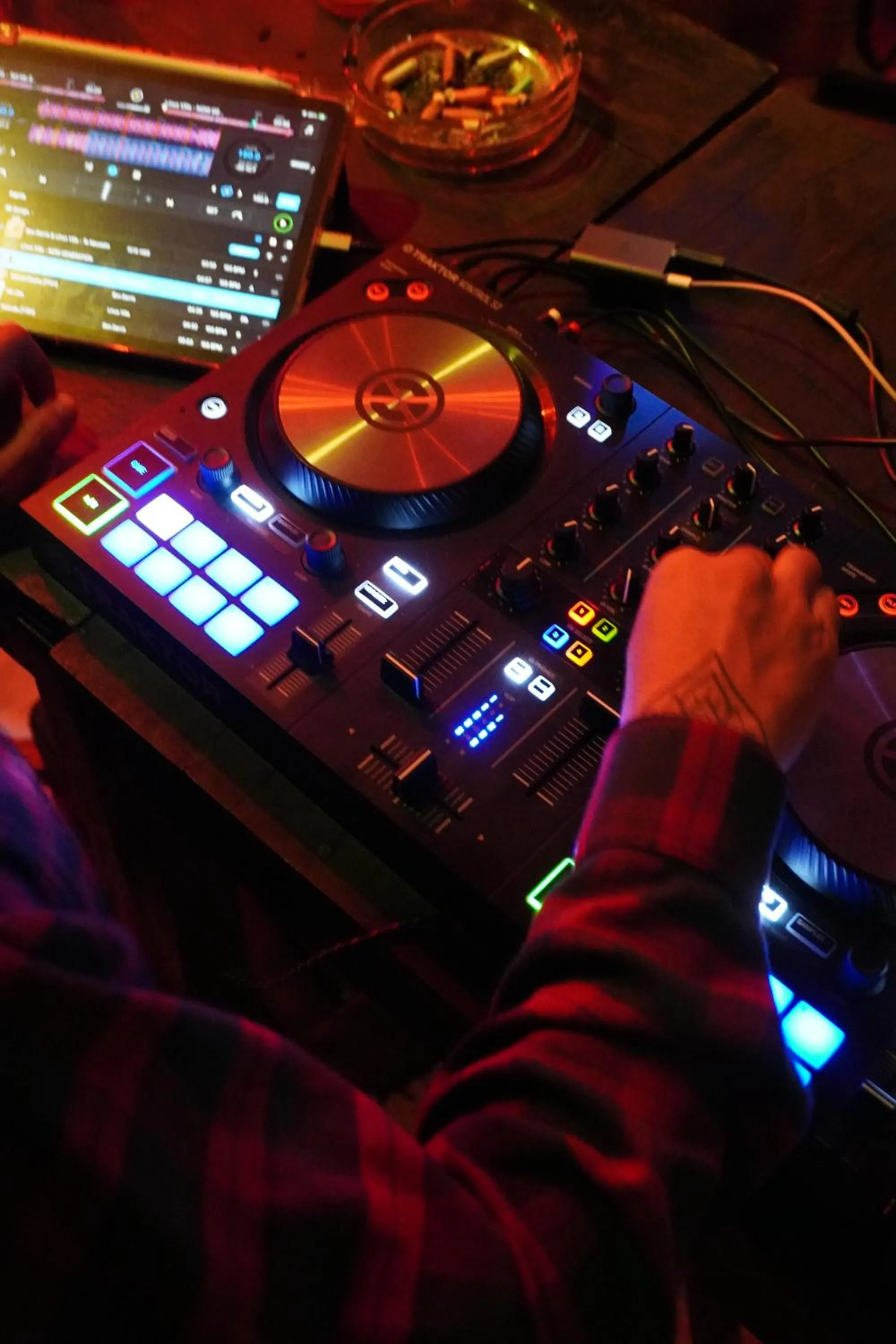 Nightclub / DJ in Indonesia Backpacker Hostels