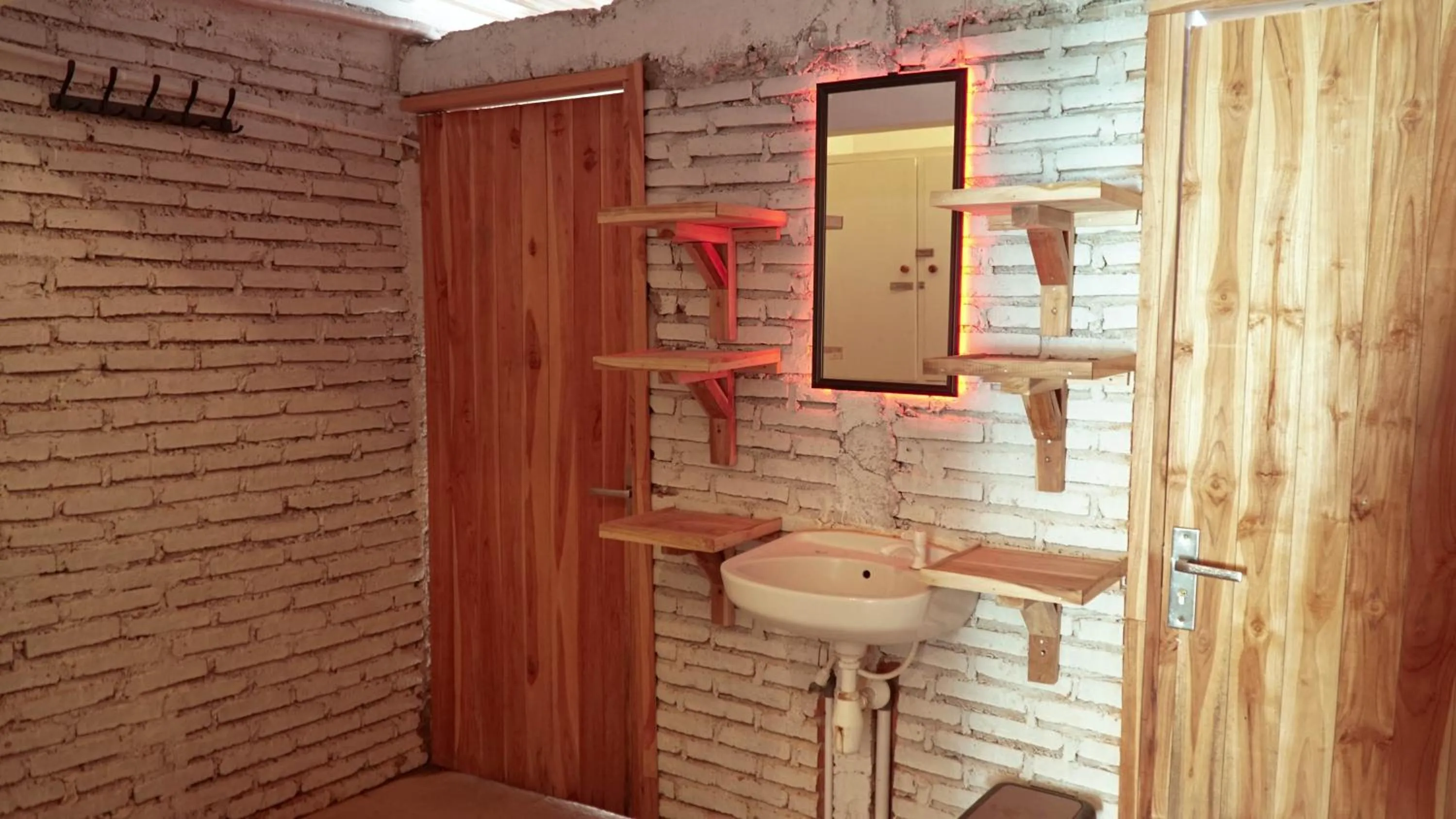 Toilet in Indonesia Backpacker Hostels