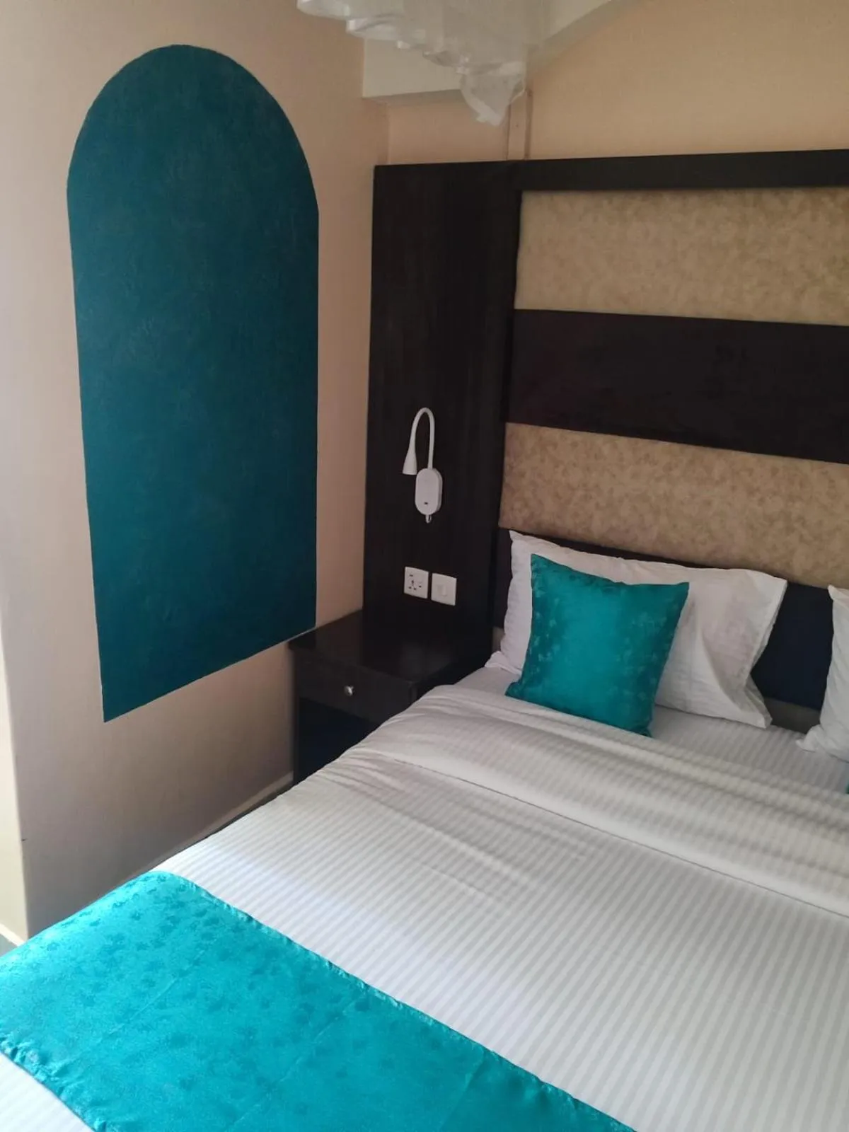 Bed in Gardens Executive Suites