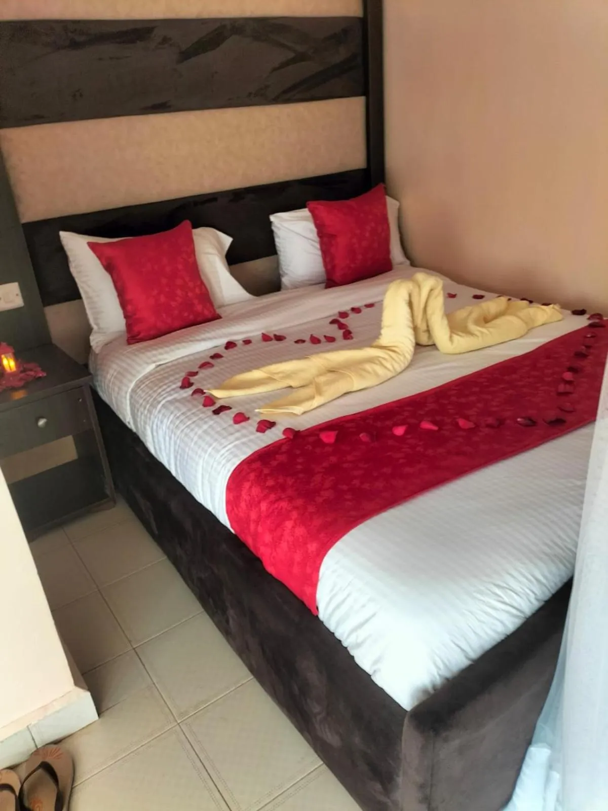 Bed in Gardens Executive Suites