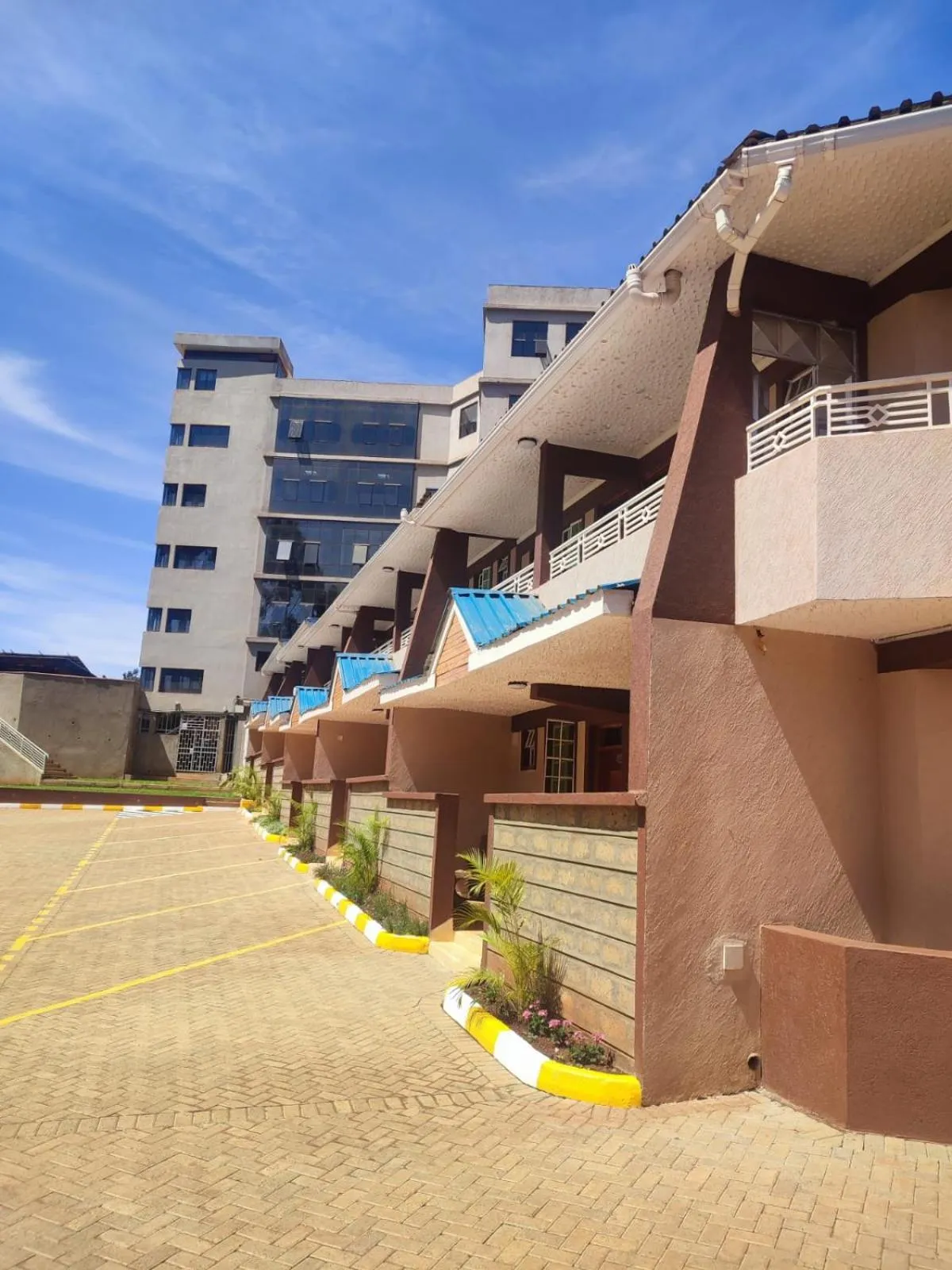 Property building in Gardens Executive Suites