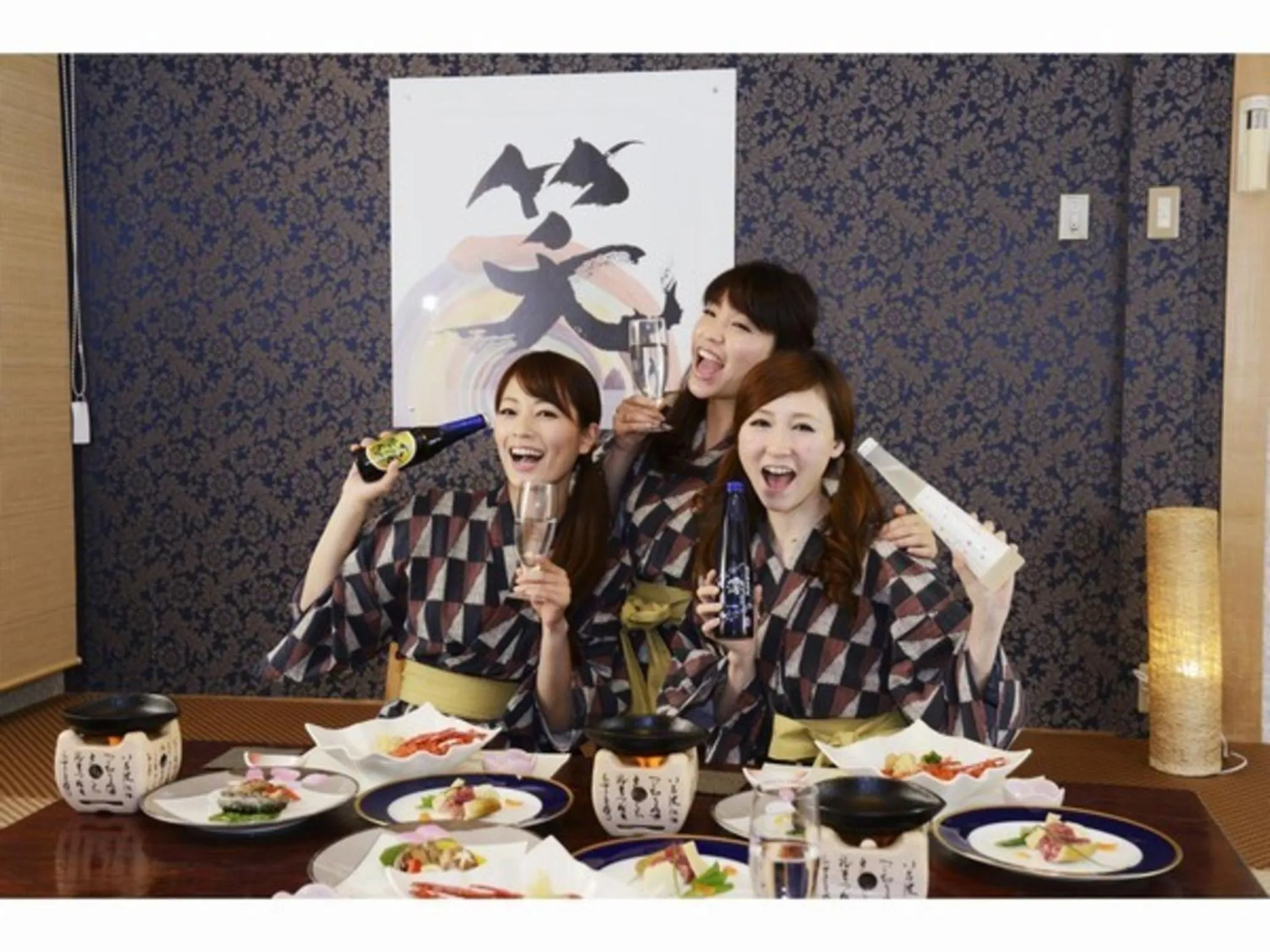 People in Hotel Seiryu Japanese Spa inn with spectacular view in Osaka