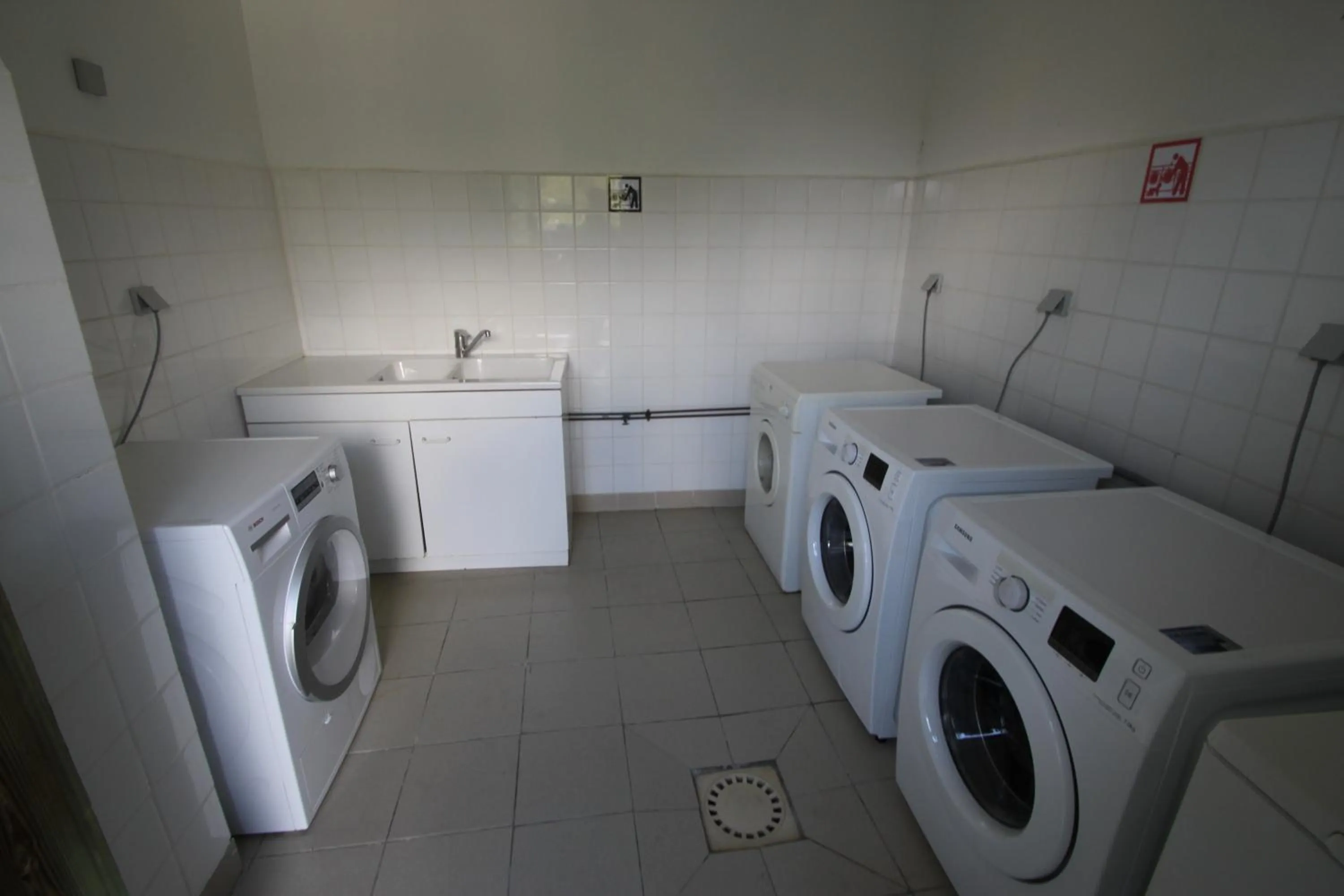 washing machine in Les Chalets de la MARGERIDE