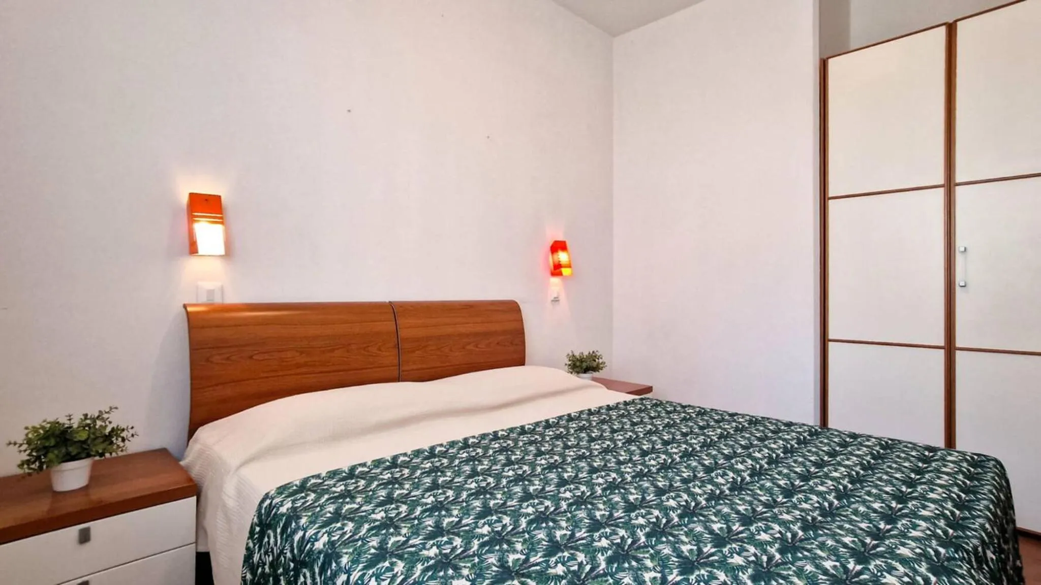 Bed in Bright flat in residence with pool - Beahost