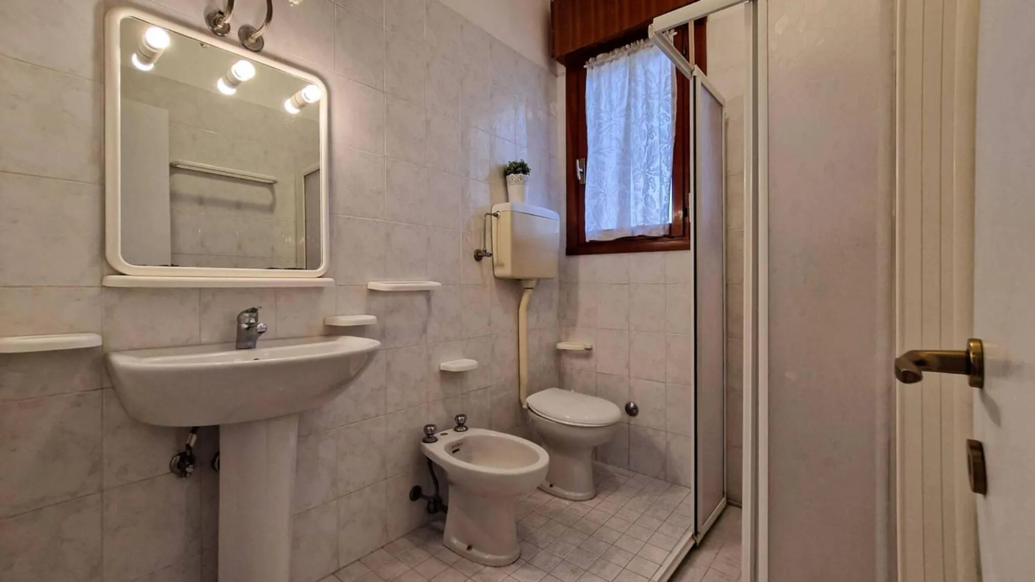 Bright flat in residence with pool - Beahost