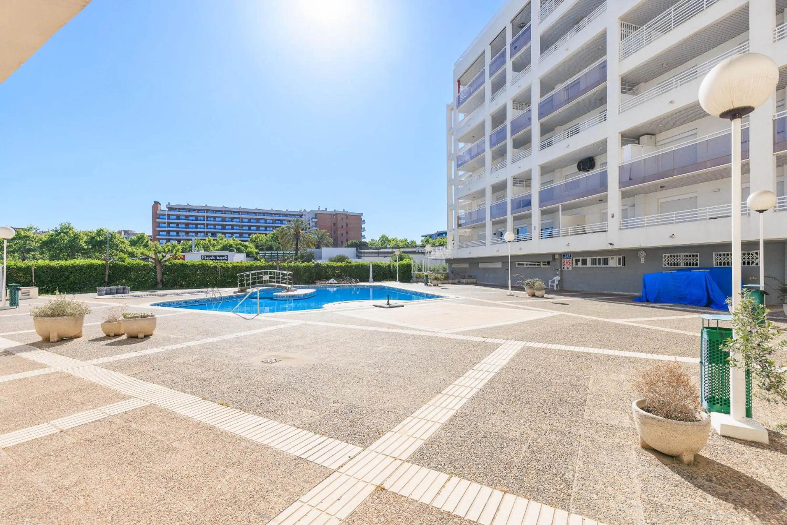 Swimming pool in Rentalmar Royal