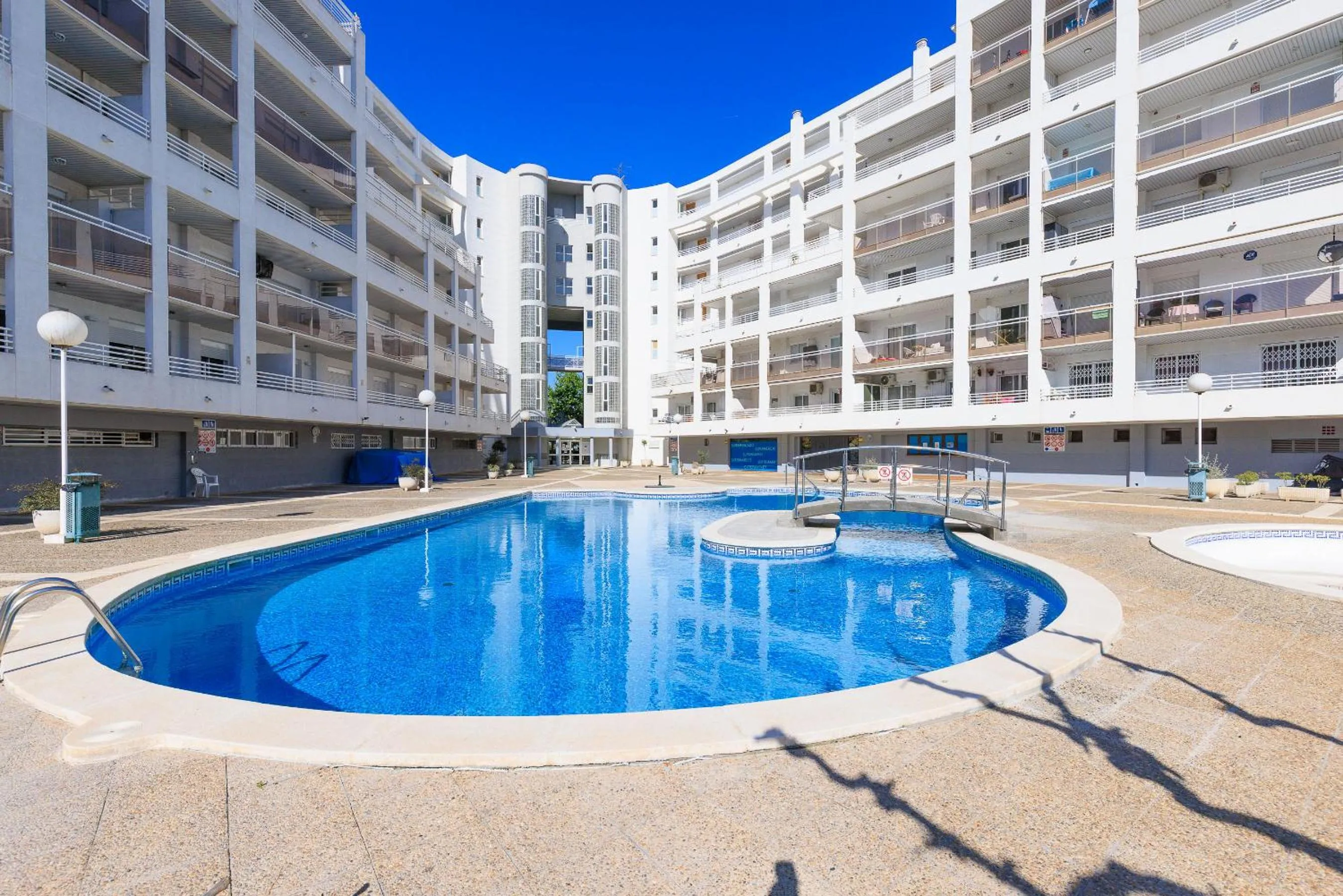 Day in Rentalmar Royal