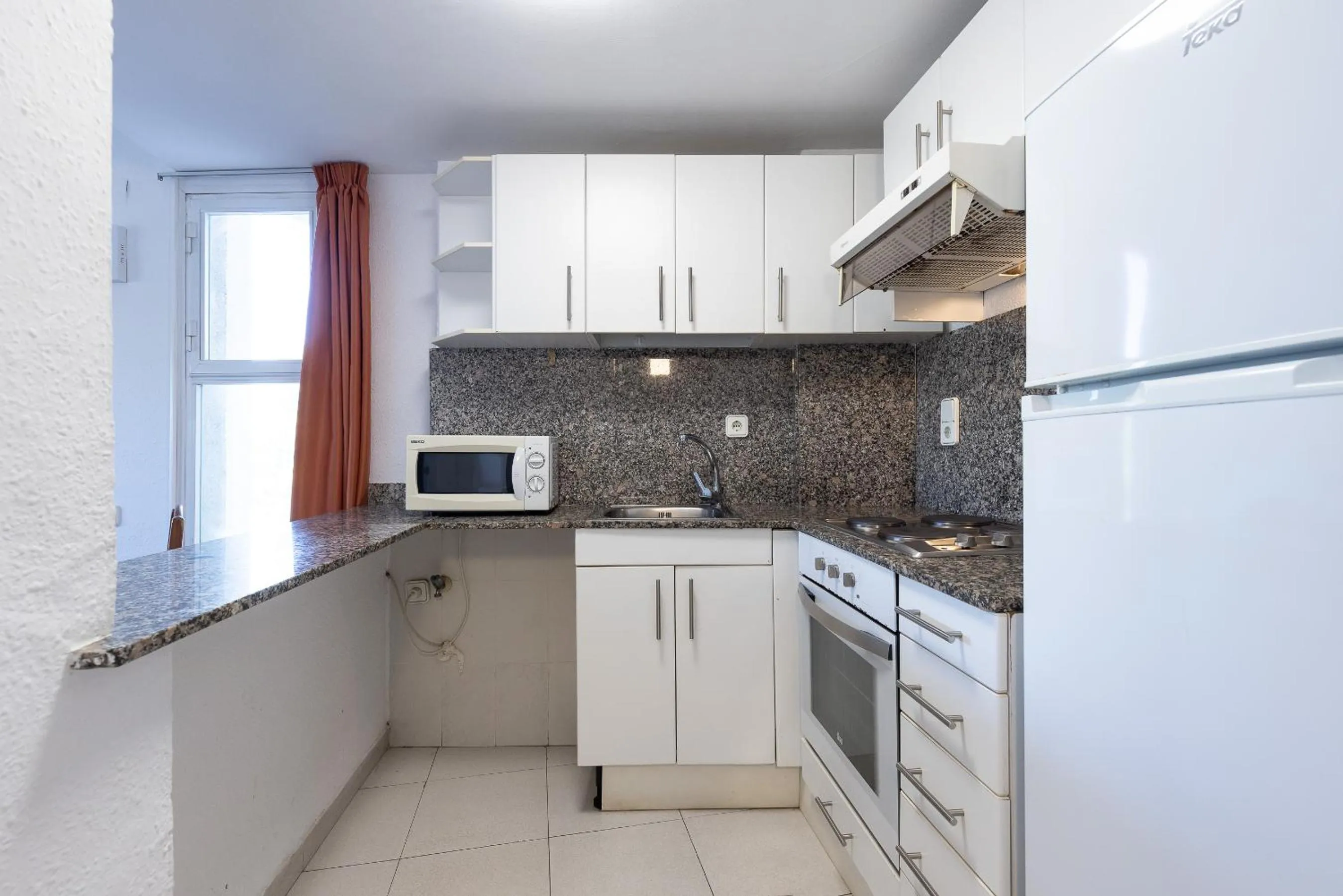 Kitchen or kitchenette in Rentalmar Royal