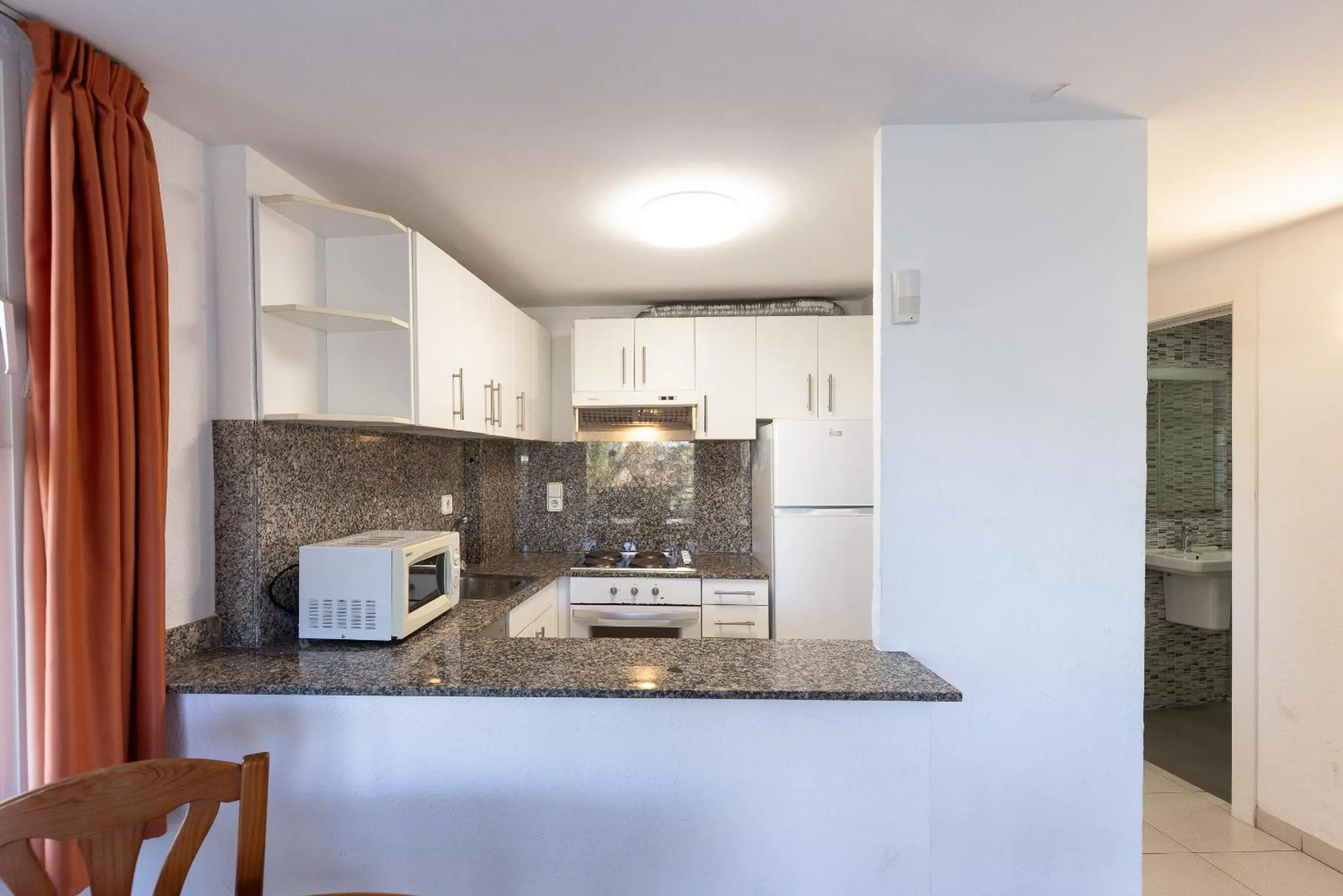 Kitchen or kitchenette in Rentalmar Royal