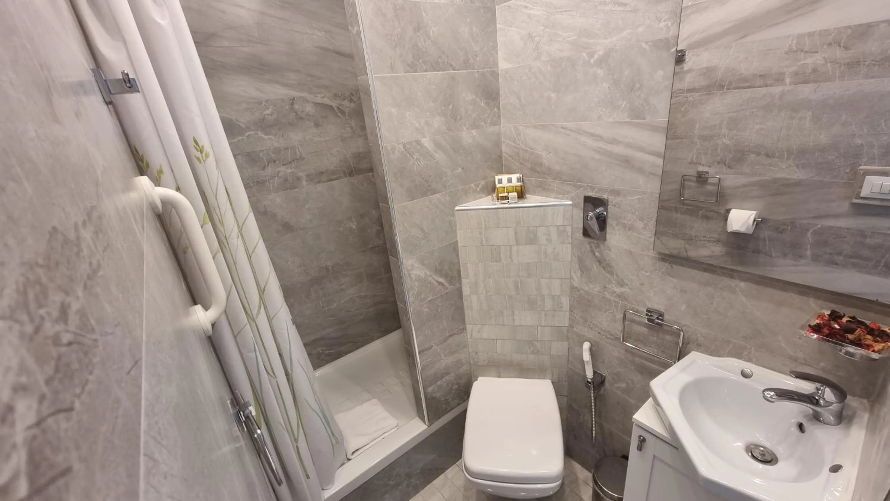 Shower in Casa Storica Piazza 5 Giornate