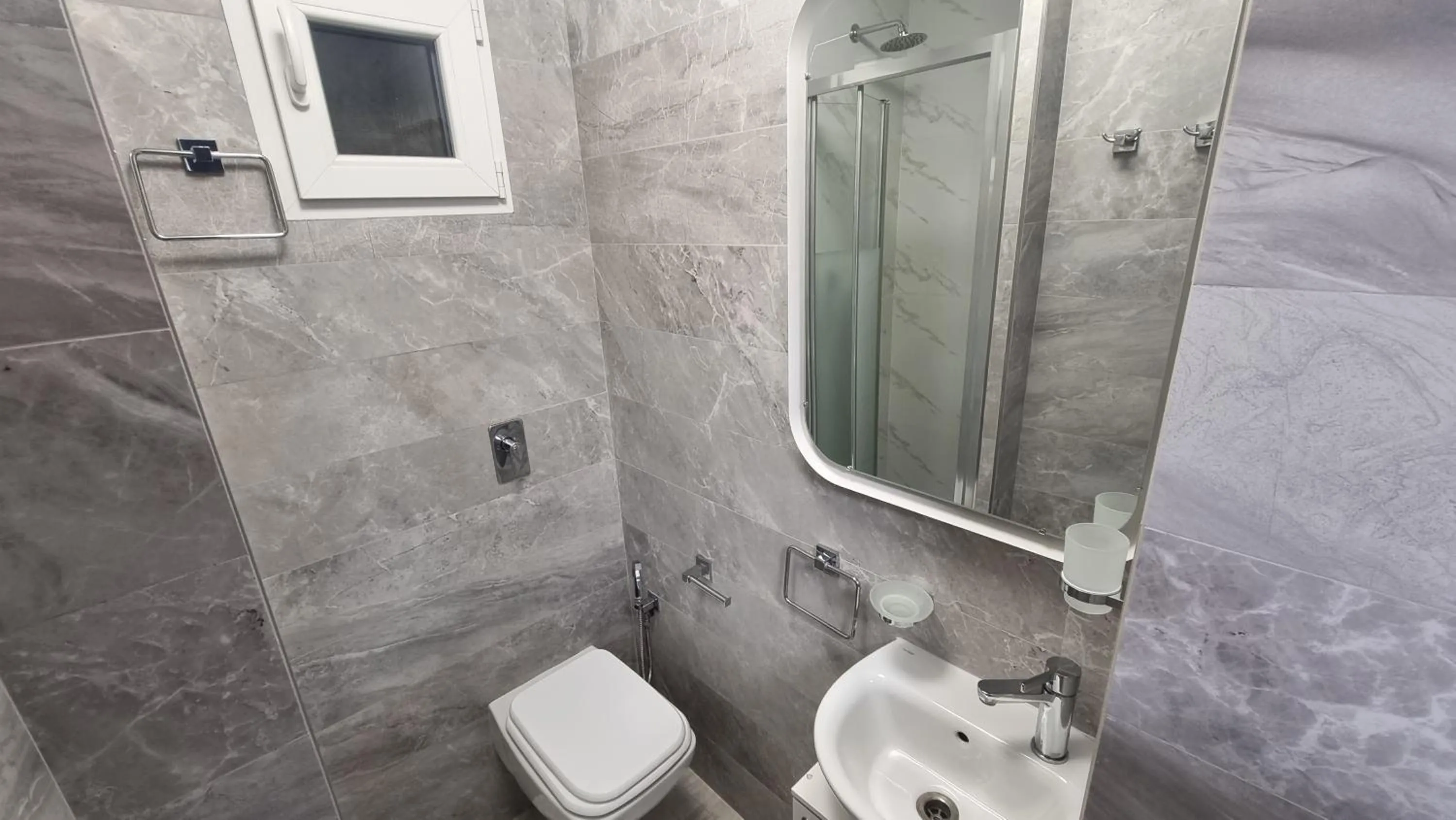 Shower in Casa Storica Piazza 5 Giornate