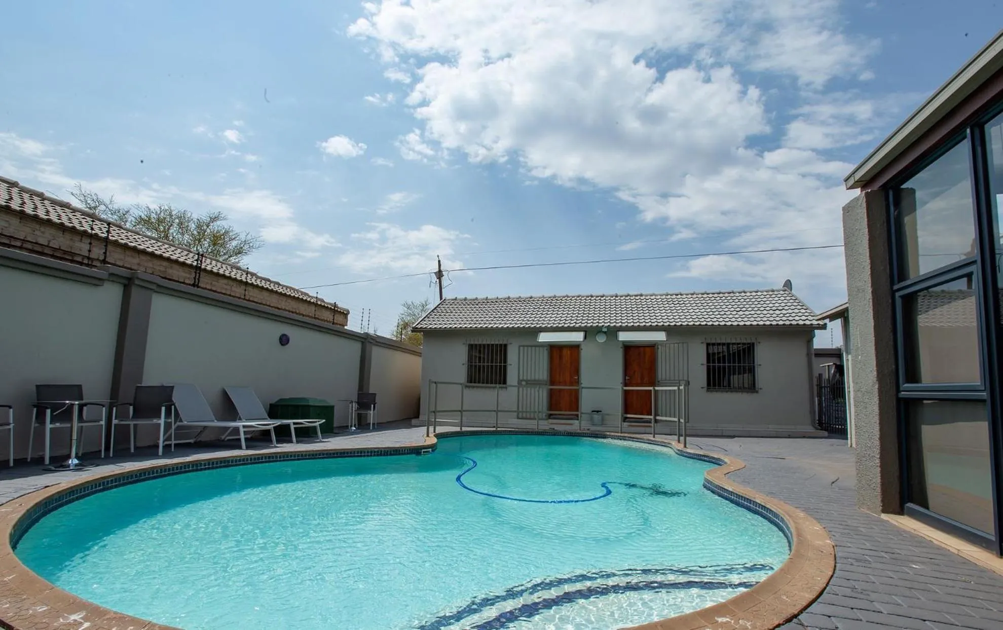 Swimming pool in Zoe BnB