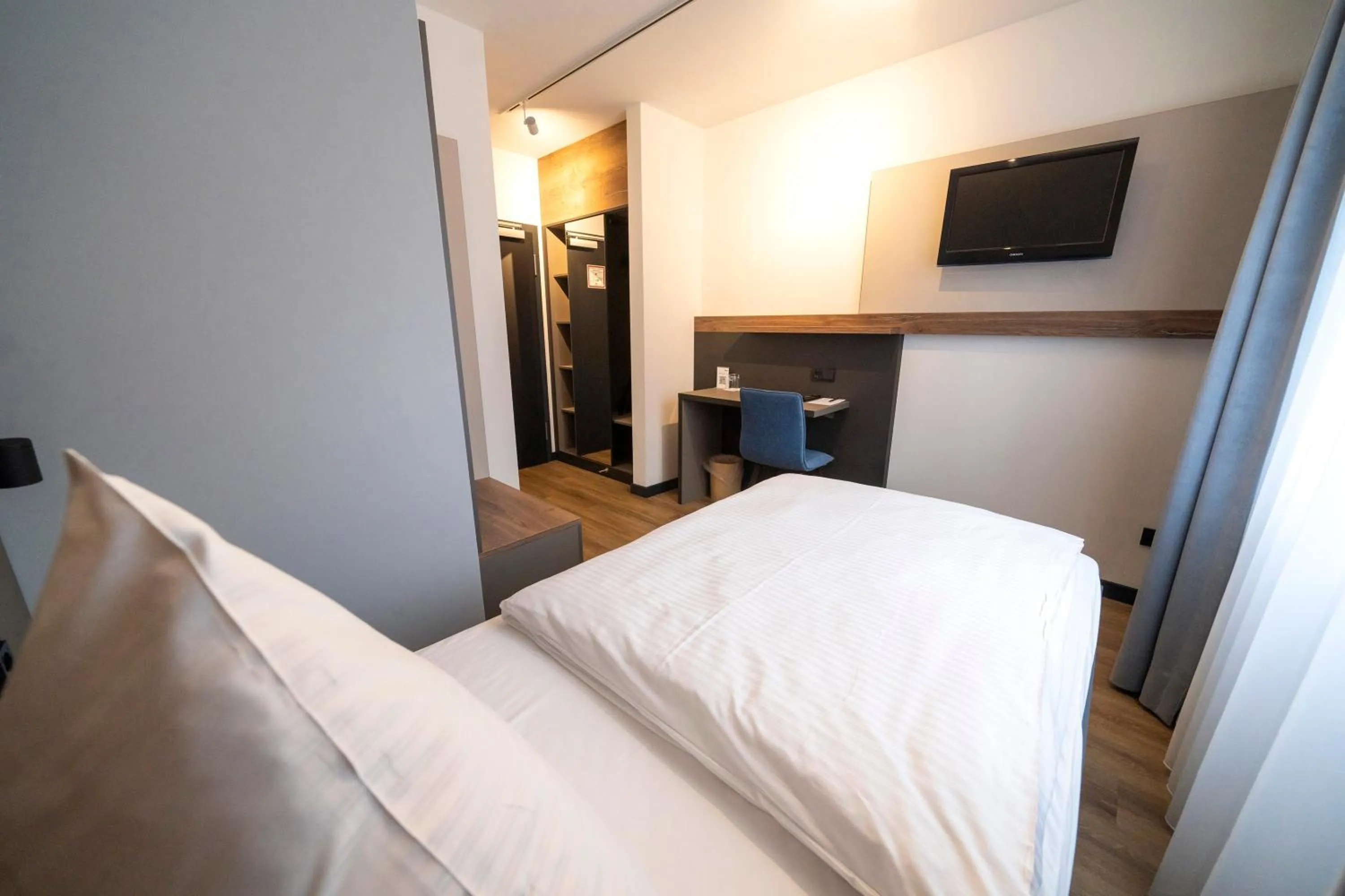 Photo of the whole room, Bed in Hotel zur Post