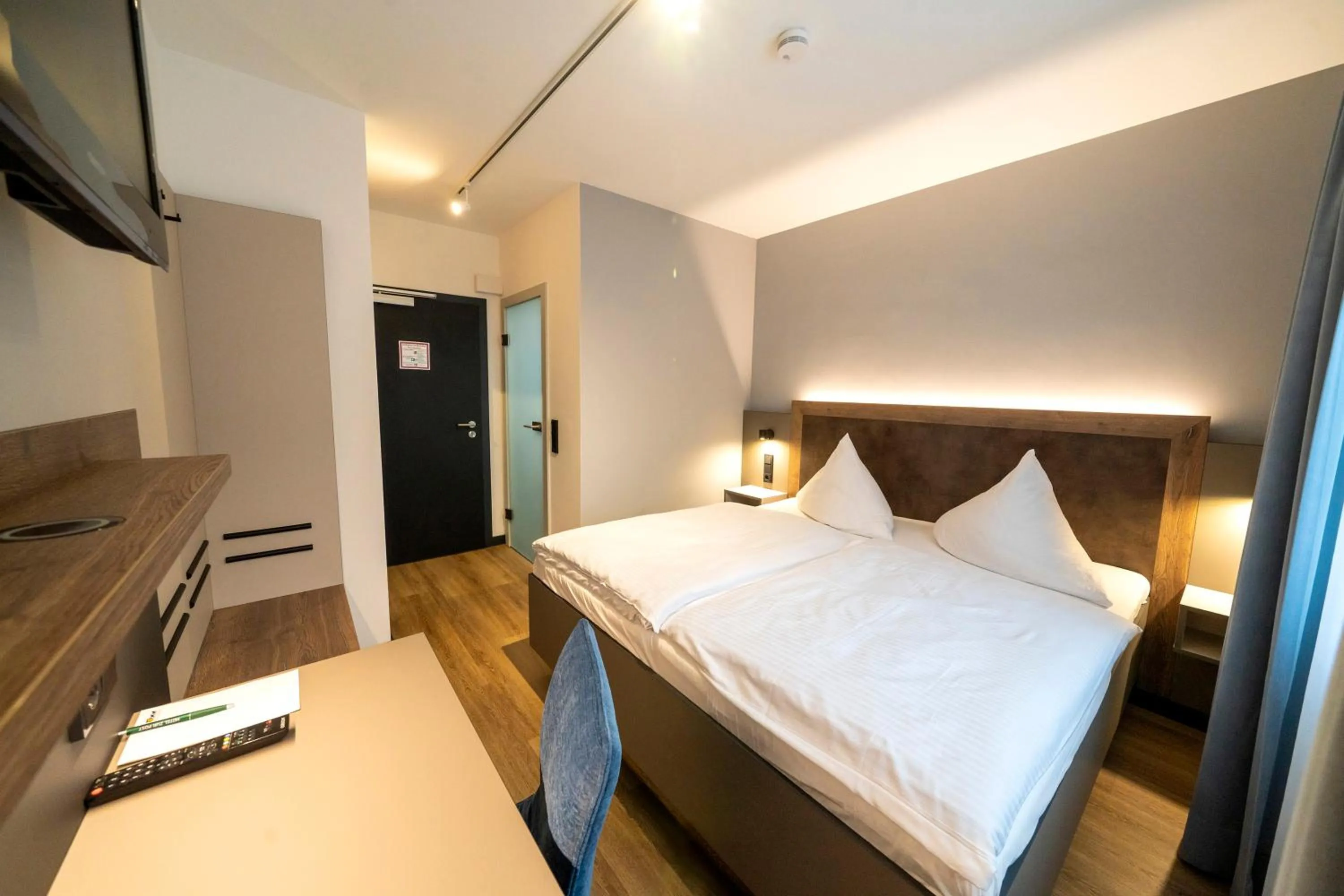 Photo of the whole room, Bed in Hotel zur Post