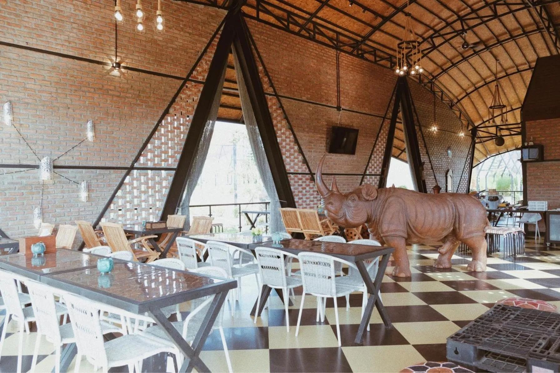 Restaurant/places to eat in Oxy Resort