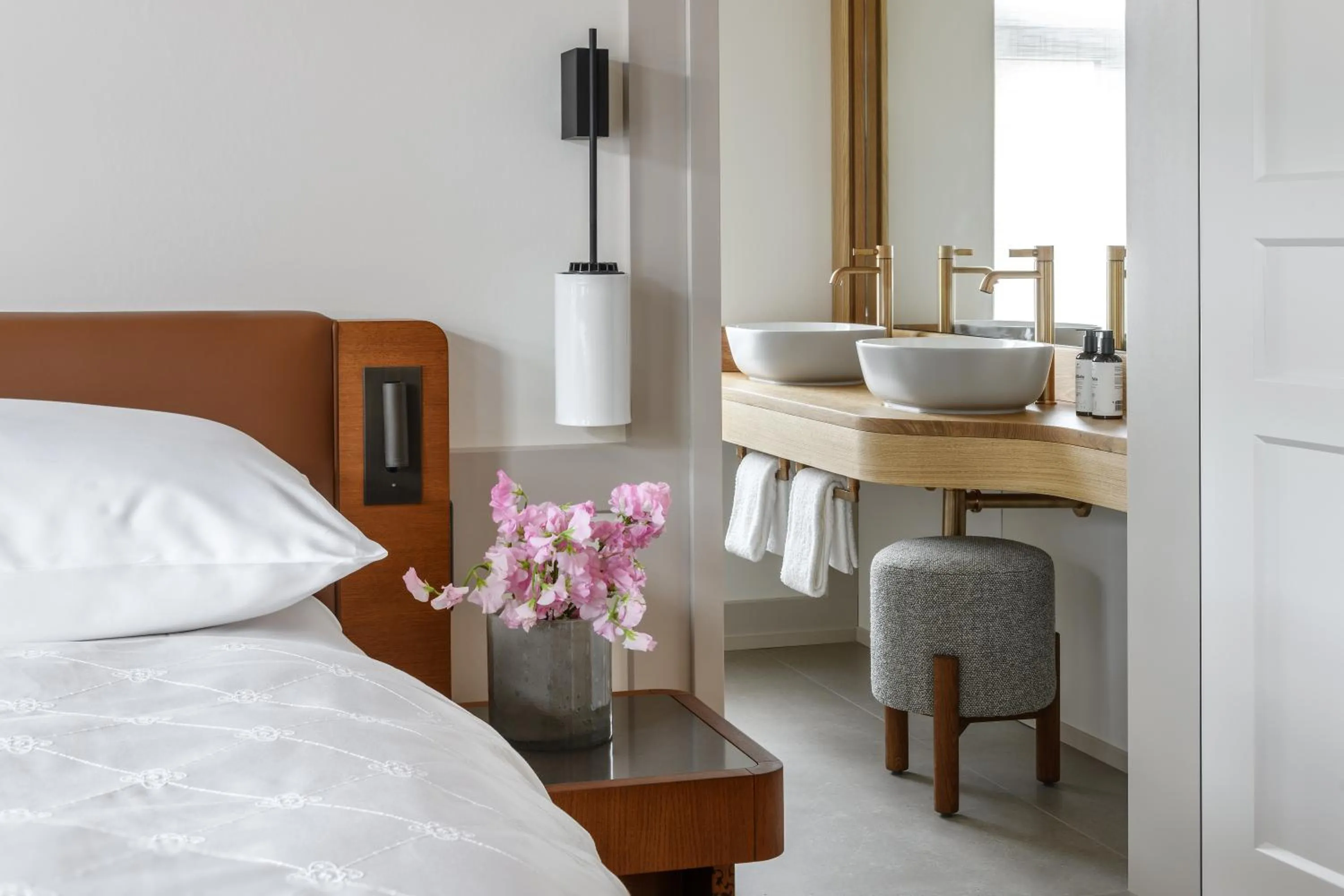 Photo of the whole room, Bed in Appenzeller Huus Löwen