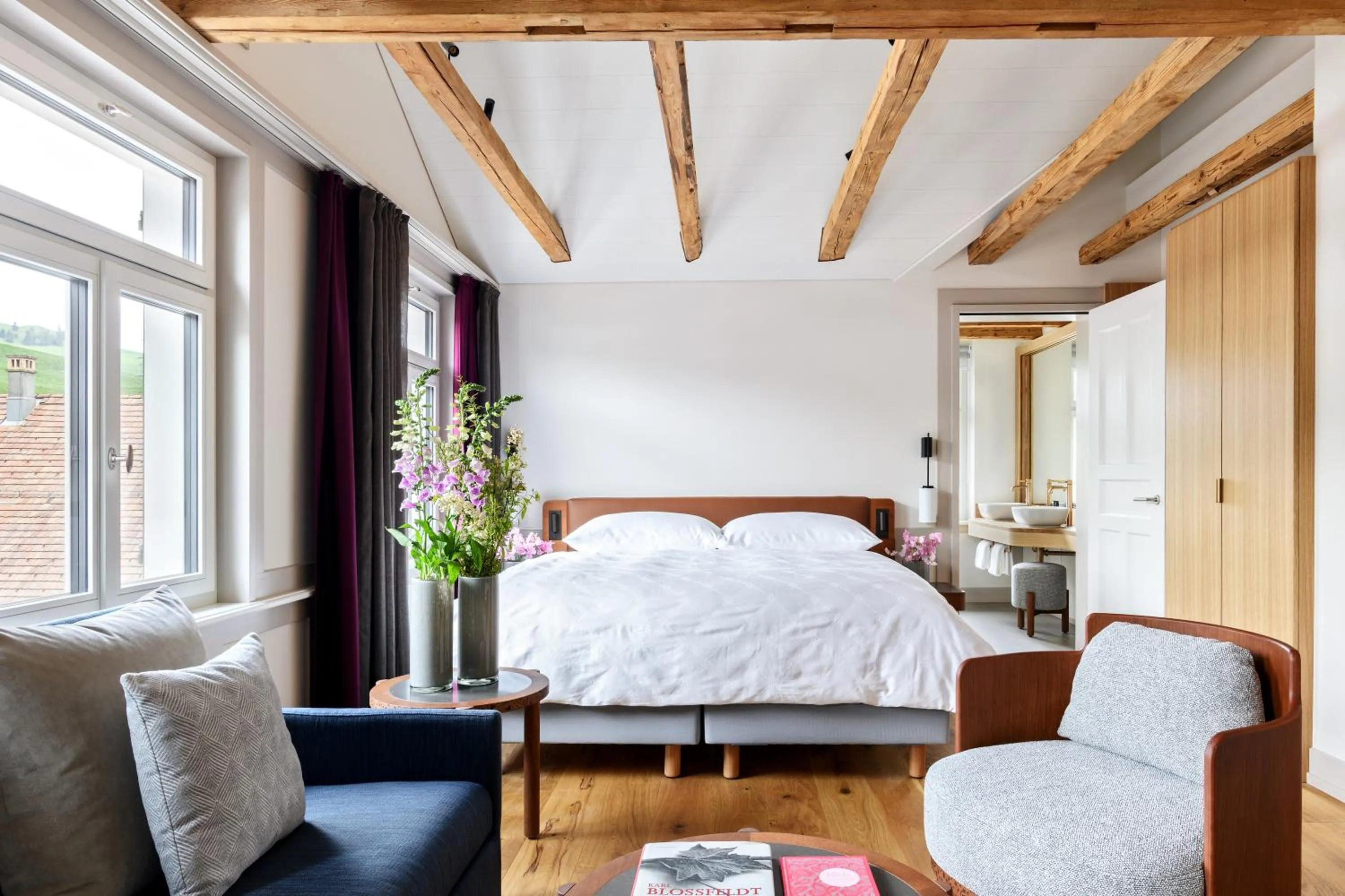 Photo of the whole room, Bed in Appenzeller Huus Löwen