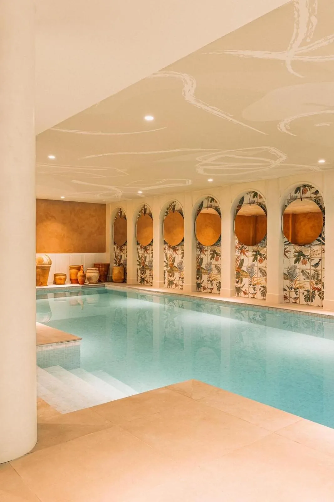 Swimming pool in Bloom House Hôtel & SPA