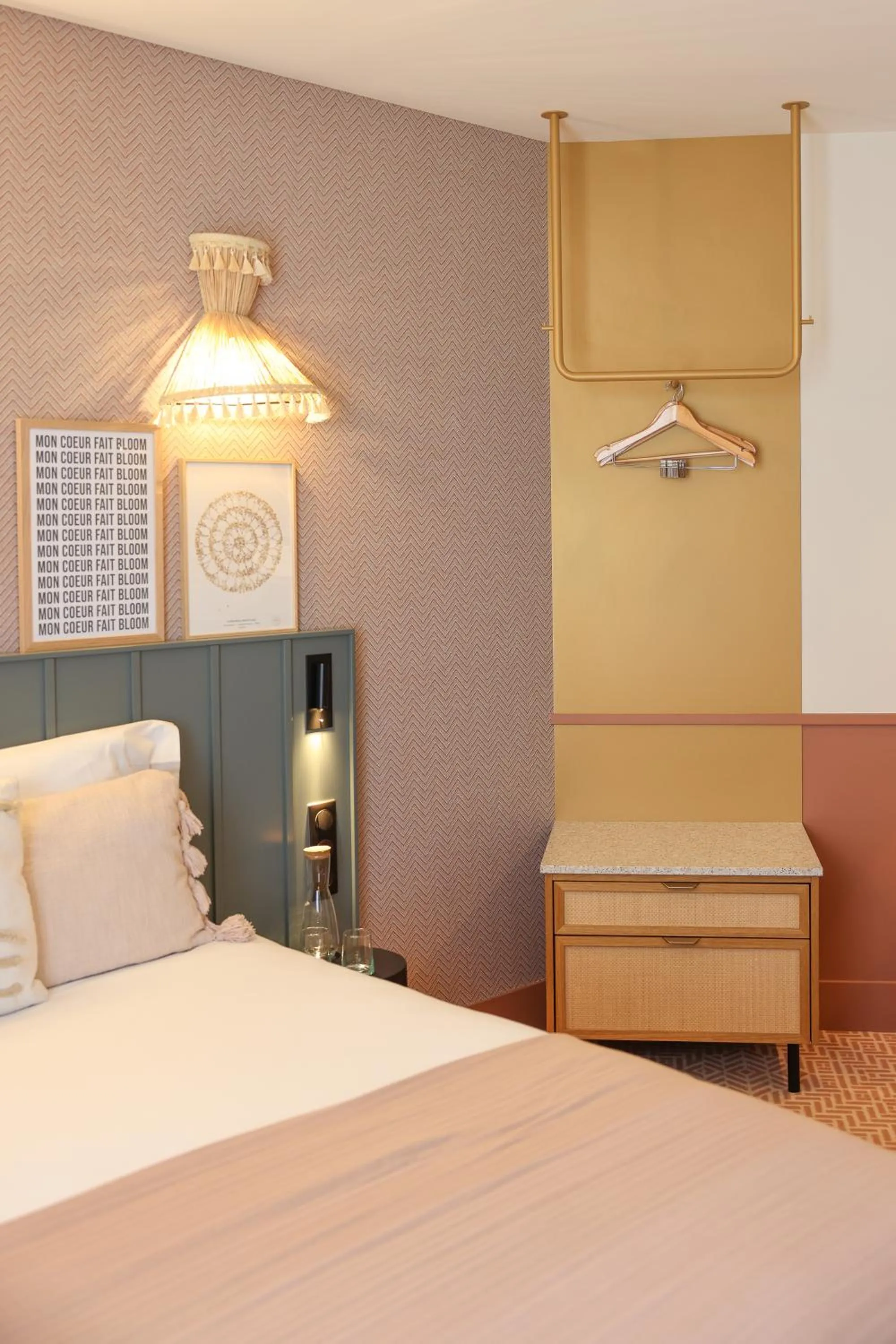 Bed in Bloom House Hôtel & SPA